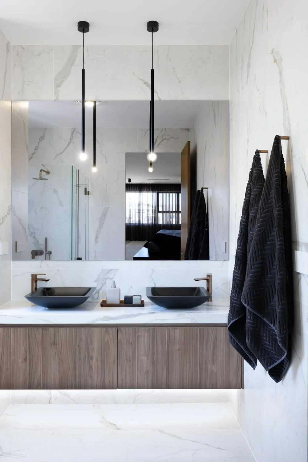 AXIS ENSUITE