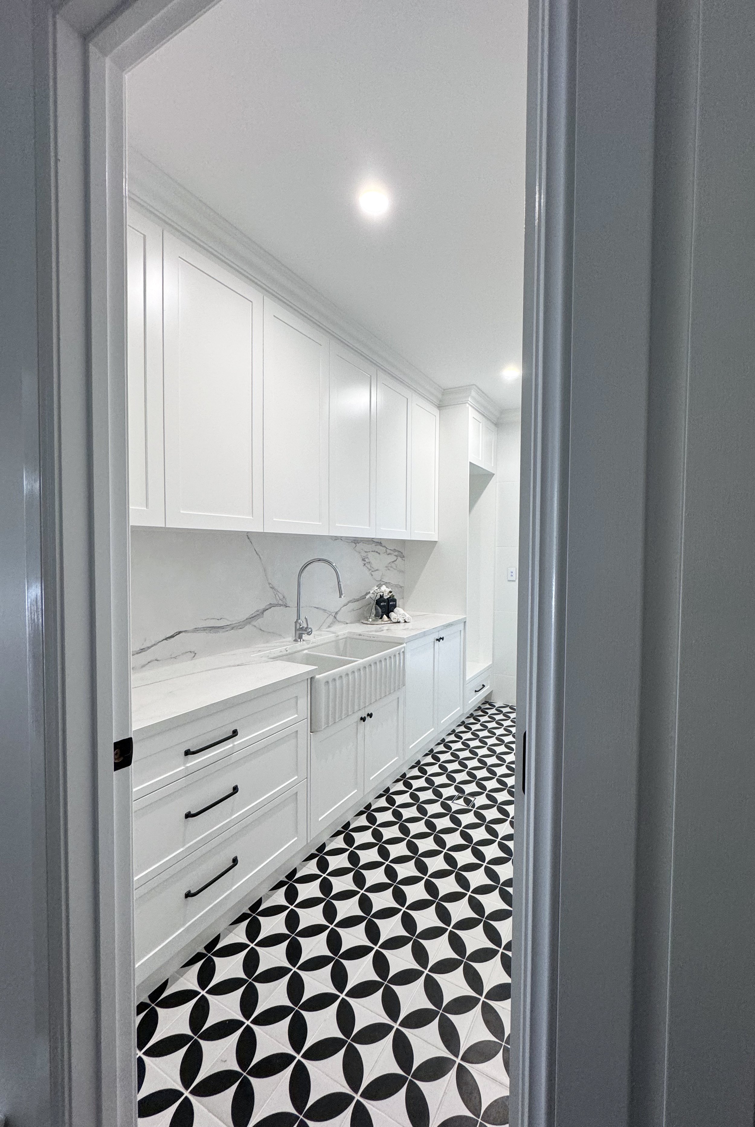 through to Laundry.jpg