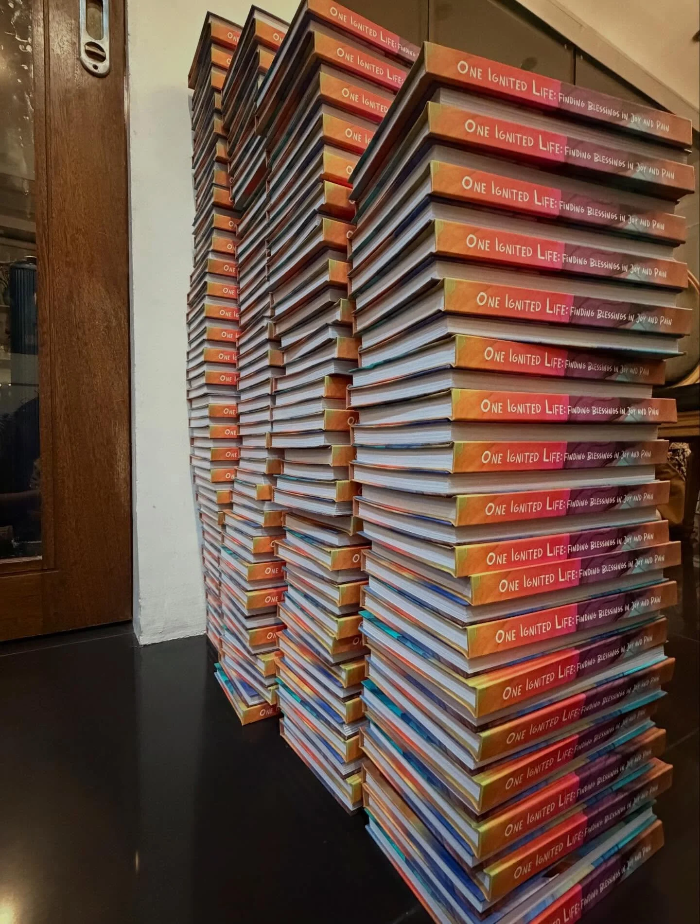 ✅ 205. 🔜 145 to go. Monday is THE day when each book will be put in a kit that will be given to 350 strong. 💪🏼
Super important for me to put dedications 📝on each book. My favorite thing is flipping through the pages as I smell the paper. Do you d