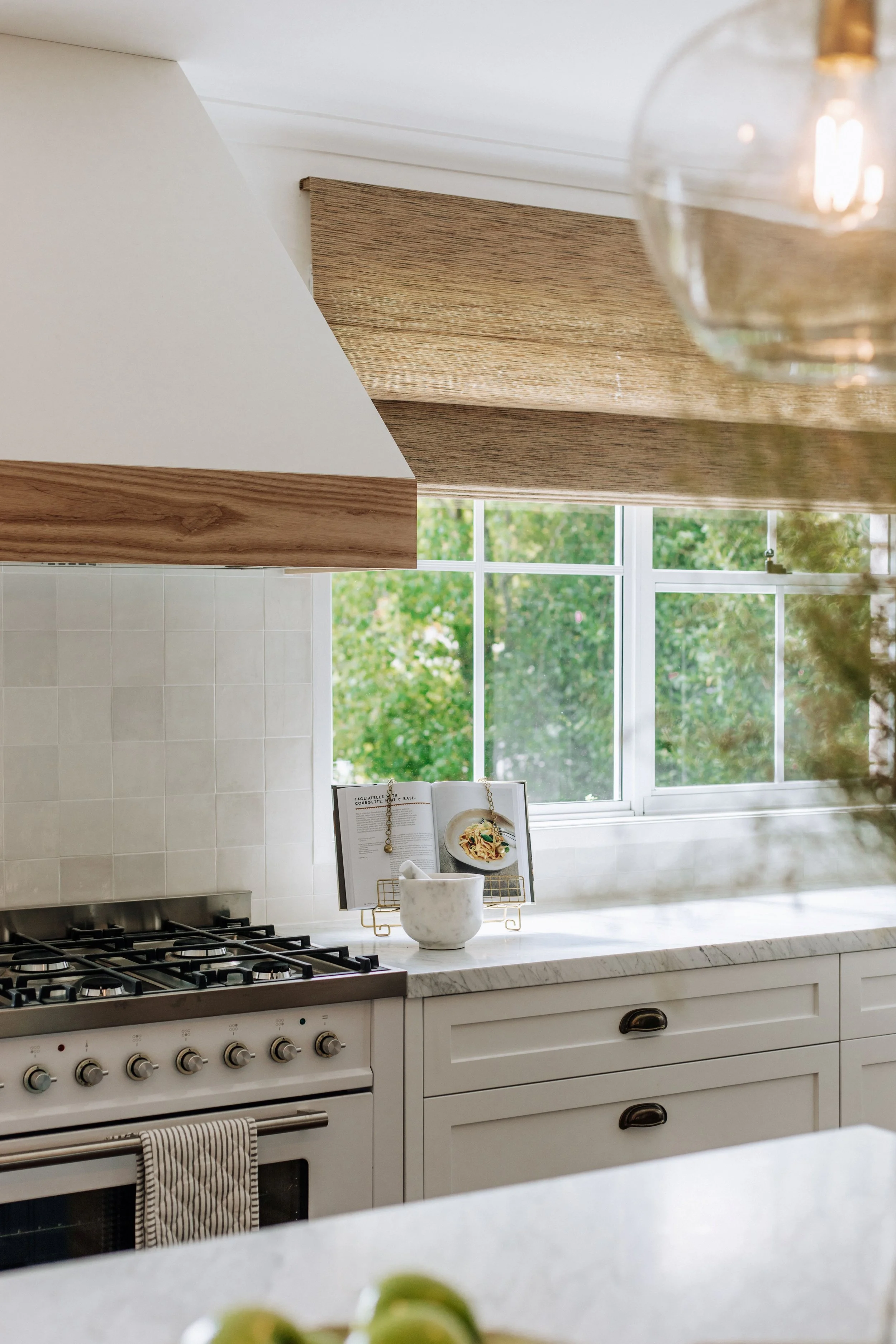 Moss Vale Country Kitchen by Oak & Olive Homes