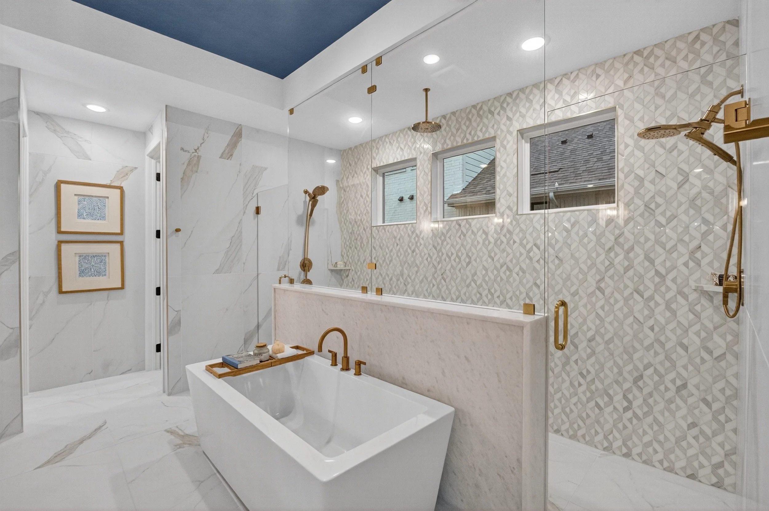 Maricopa AZ real estate photography prep example: spa bathroom with cleared counters