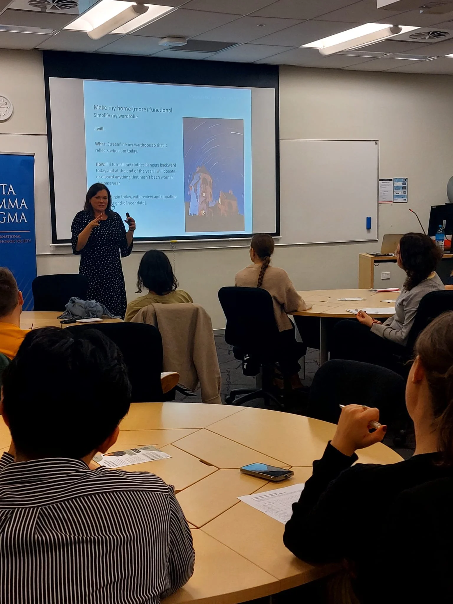 Jennifer Leppington-Clark leading a group leadership workshop