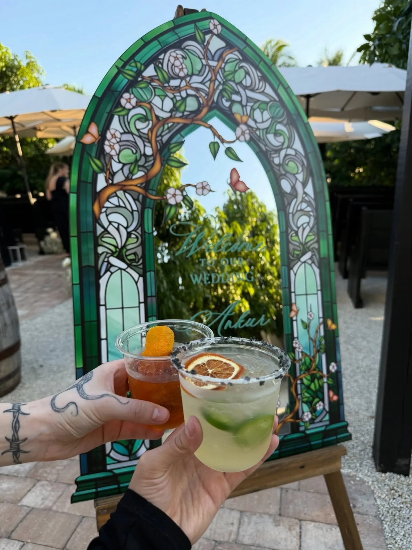 Serving love one sip at a time 🍸🍹&hearts;️

#kndontherocks #miami #mobilebar #weddingvibes #explorepage