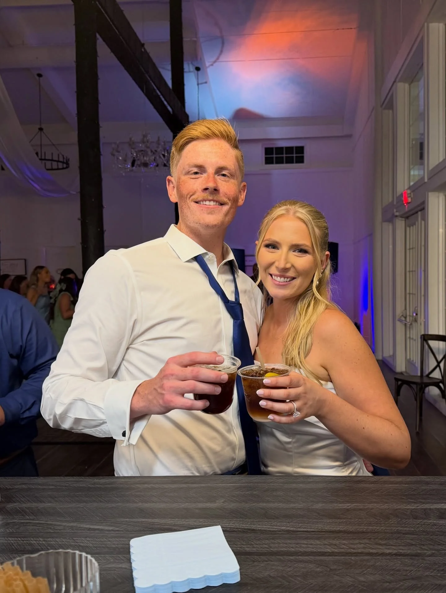 His &amp; hers cocktails for a wedding where two worlds became one 🌸🥃

#mobilebar #miami #bar #bride #groom