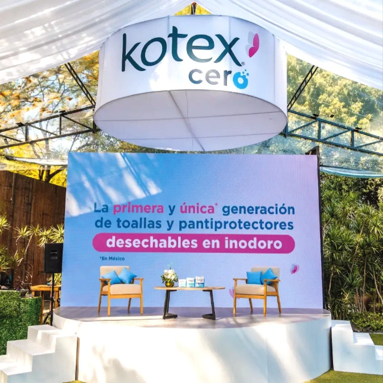 &iquest;Se puede sentir la innovaci&oacute;n? Kotex demostr&oacute; que s&iacute;.

Un lanzamiento que lo tuvo todo, p&oacute;dium circular iluminado, mobiliario lounge minimalista y un impresionante display colgante que corona el escenario. Cuando l
