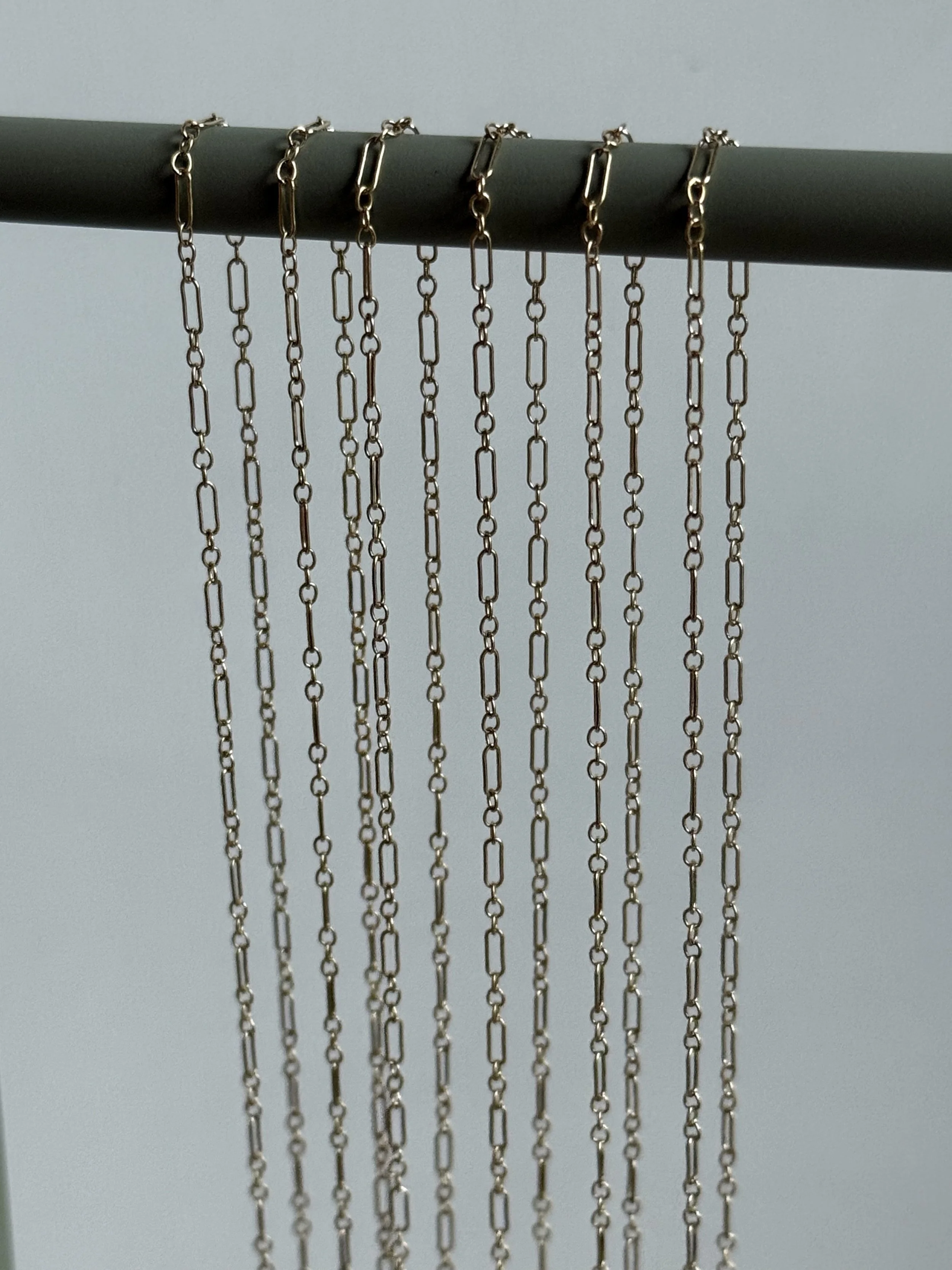 dainty loopy chain