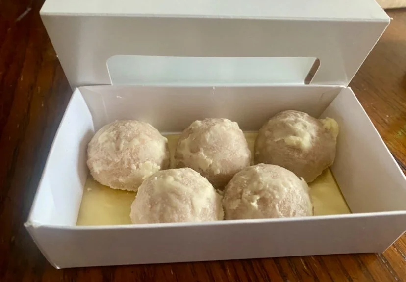 Quarter Moon box of the Cookie of the Month (about 5 cookies to sample)