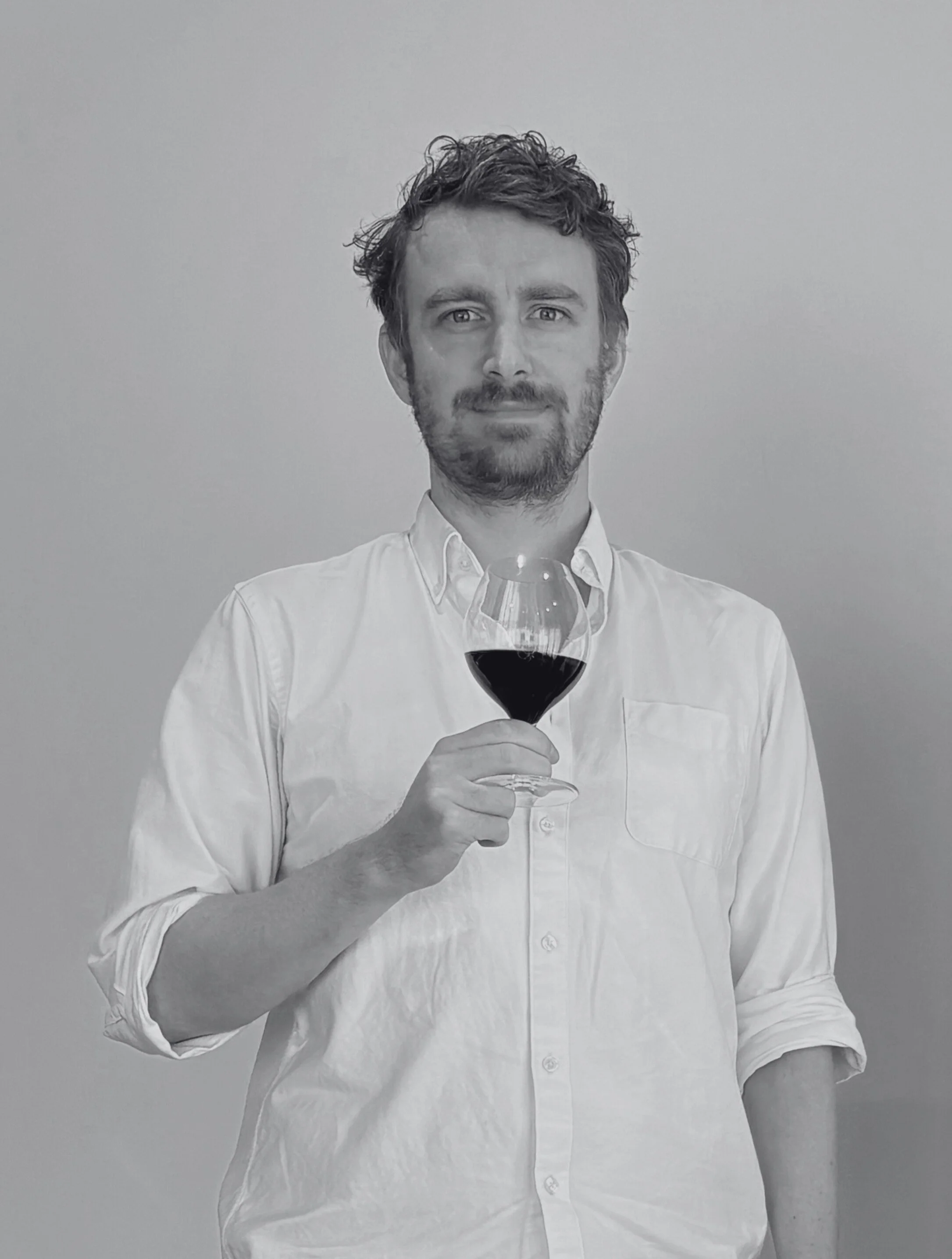 THREE GRAPES wine expert portrait – Alex