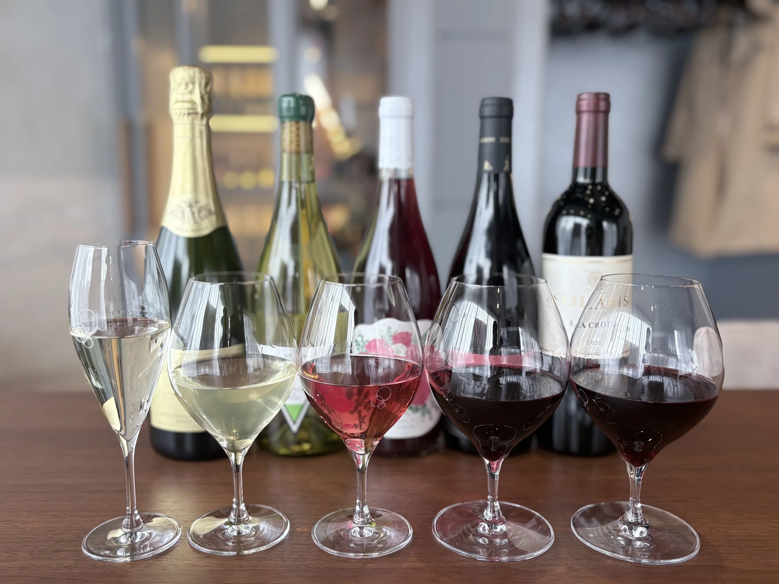 Tasting flight of Japanese wines from regions like Yamanashi, Nagano, and Hokkaido at THREE GRAPES Tokyo.