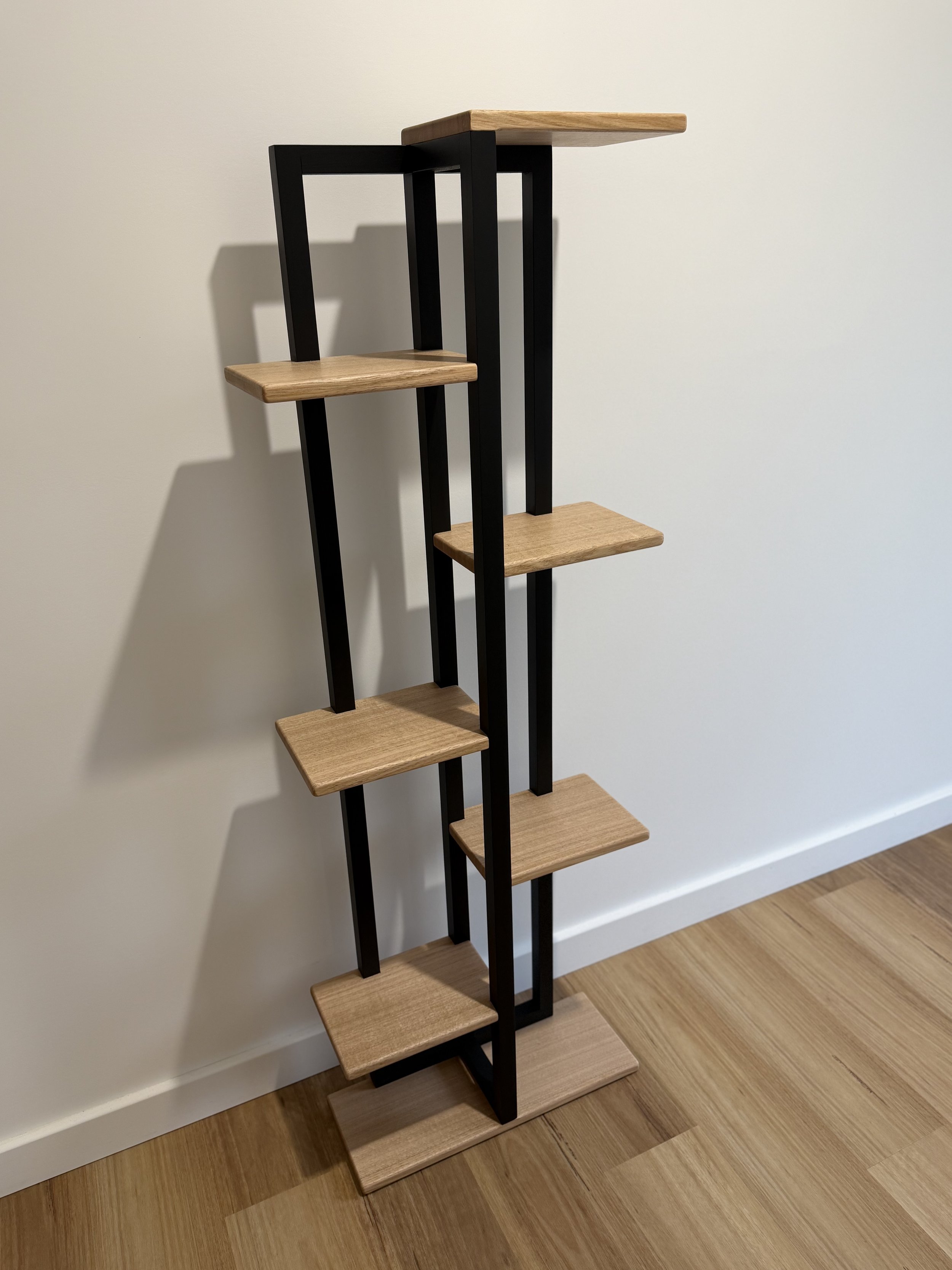 Tasmanian oak plant stand (Black)