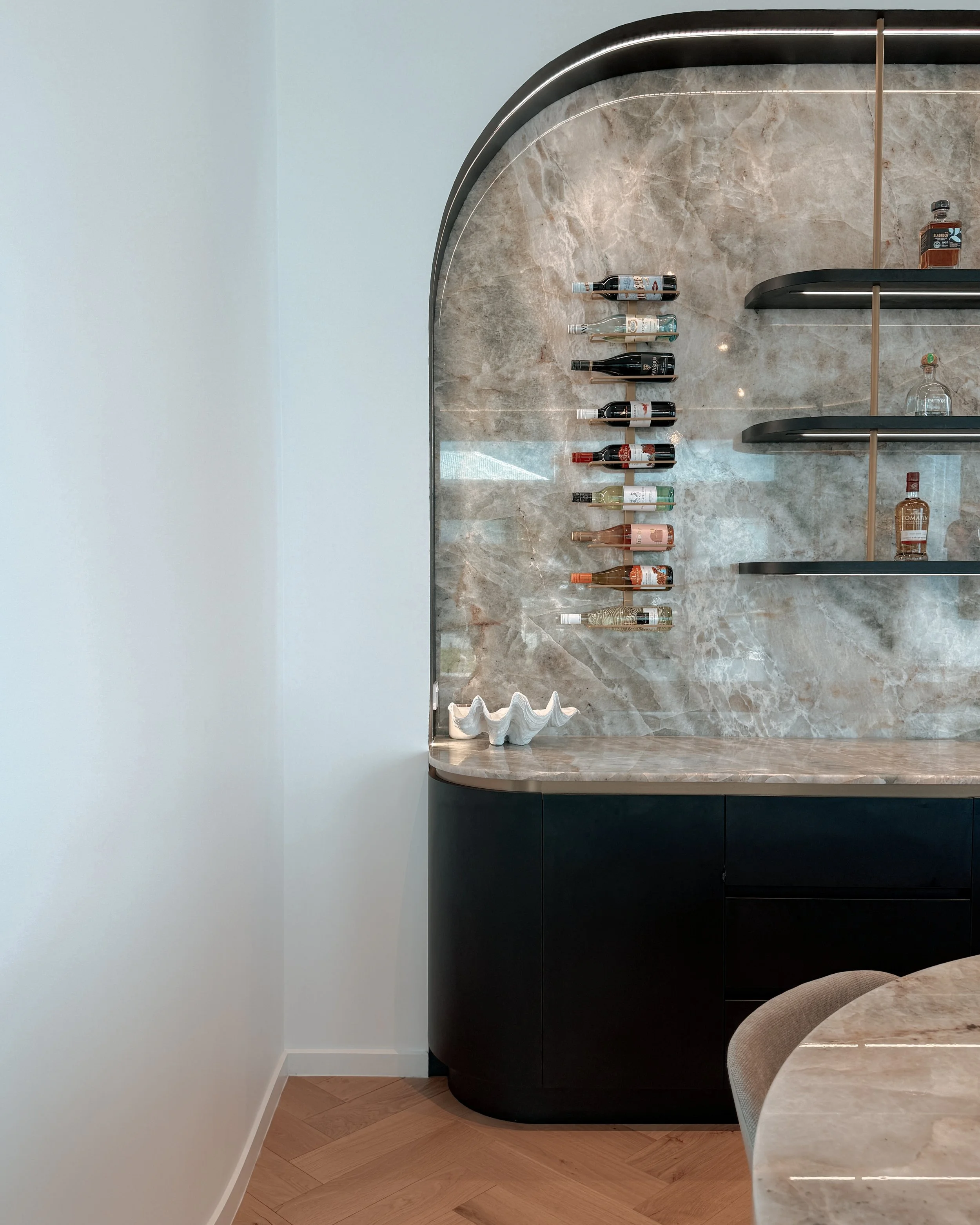 Modern coastal bar with island booth seating in a pool house in Brisbane, designed by TID Studio Sydney
