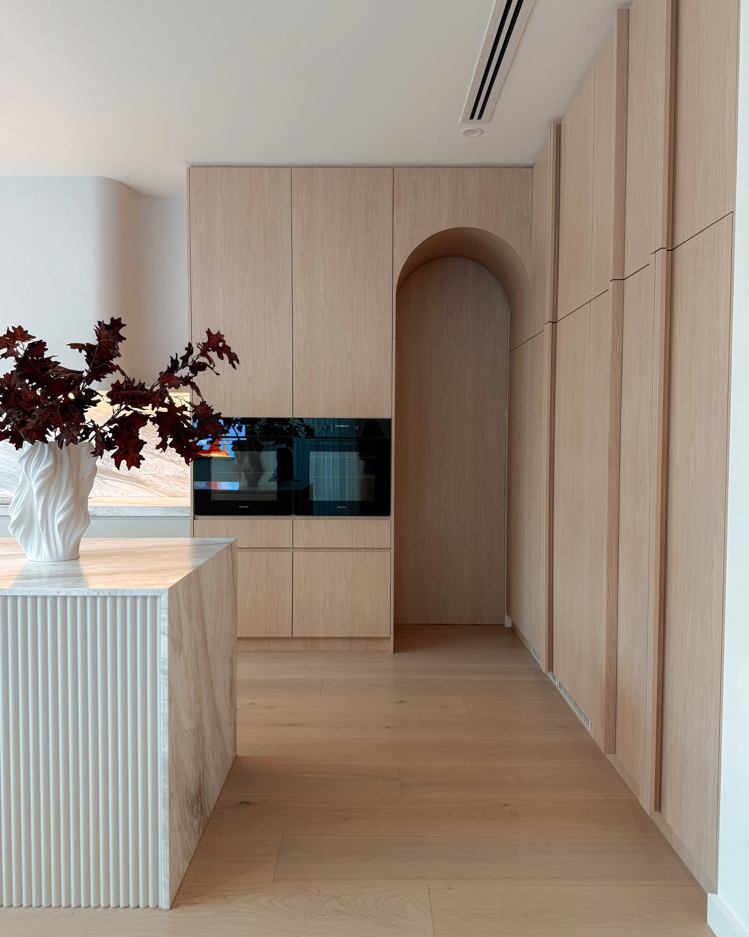 tid-studio-sculpted-serenity-kitchen-arched-pantry-entry-fluted-island-new-build-melbourn-interior-design-sydney-15.JPG