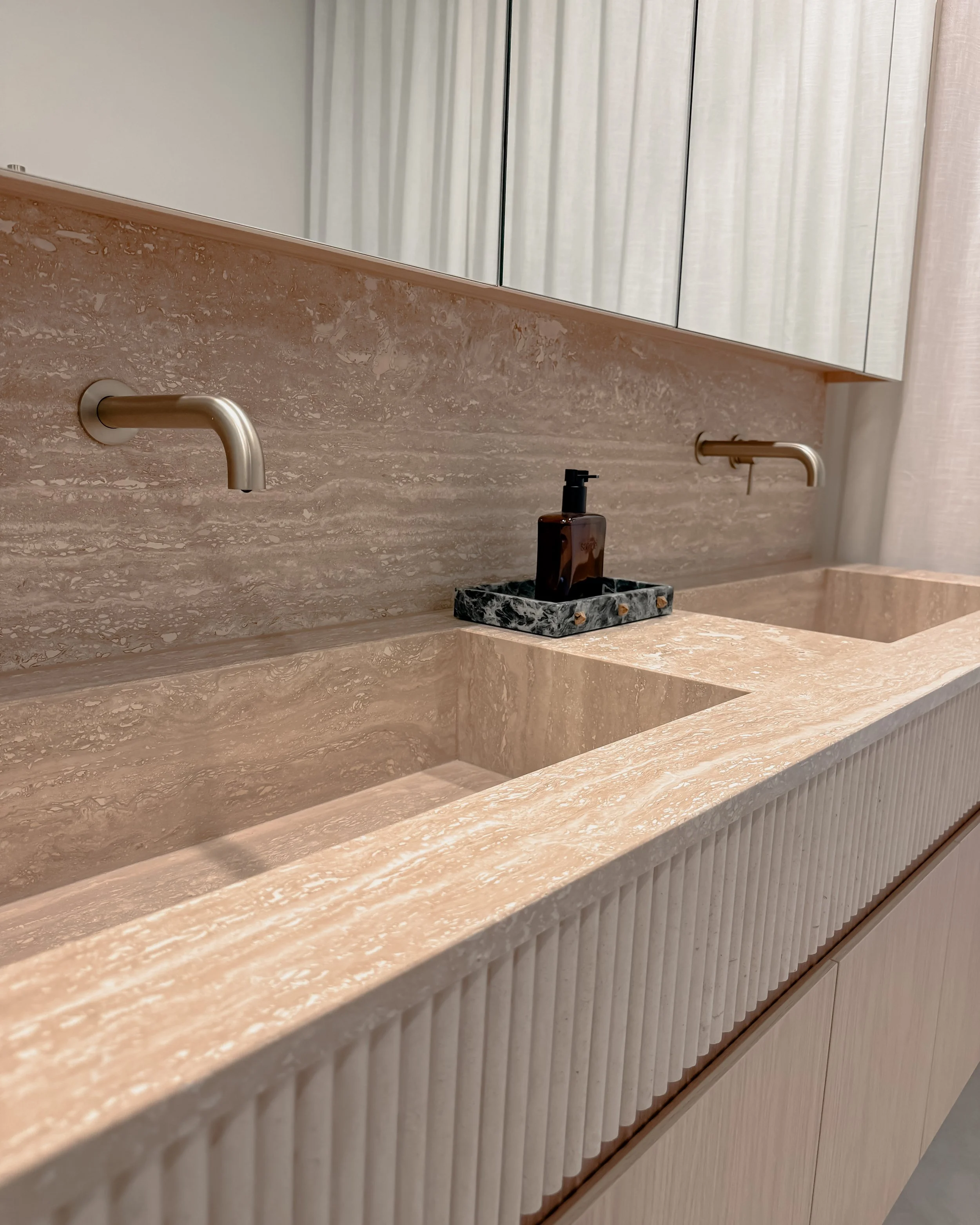 Contemporary master ensuite, modern bathroom design with custom stone sink, stone double vanity, fluted travertine. New-build in Melbourne. TID Studio interior design in Sydney