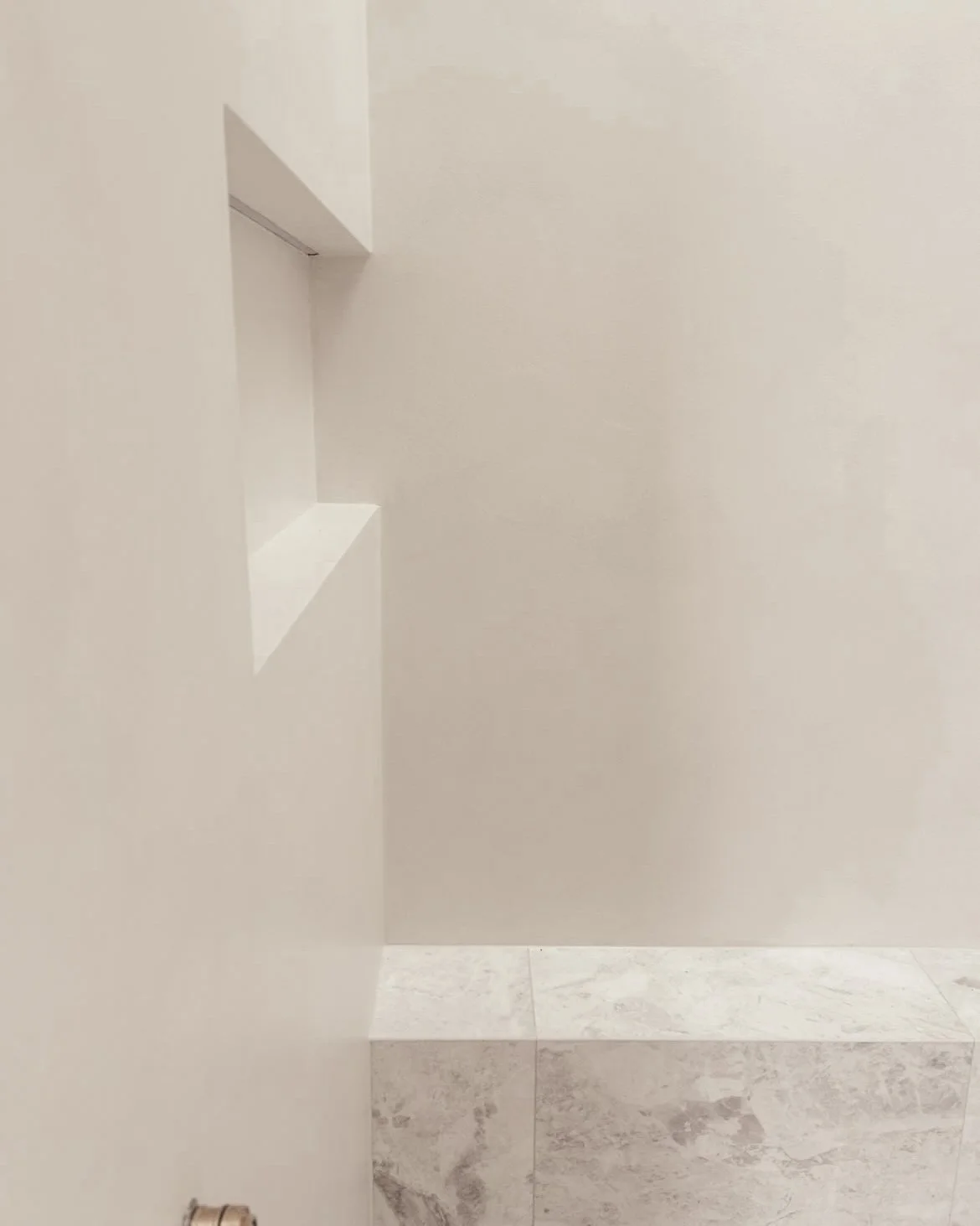 Soft minimal ensuite design in Sydney featuring a curved shower wall, brushed nickel tapware and warm neutral finishes by TID Studio