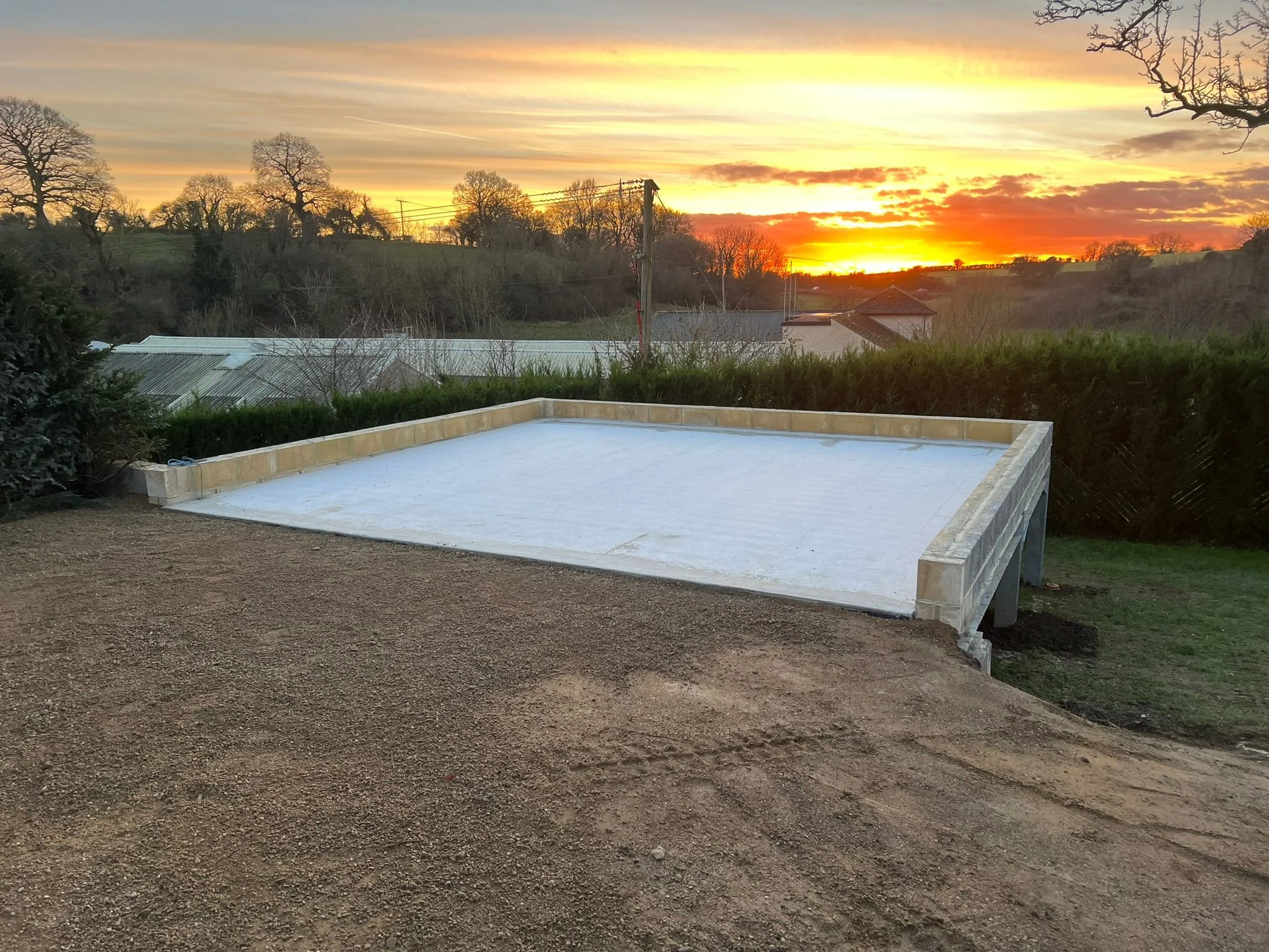 Suspended garage - Foundations