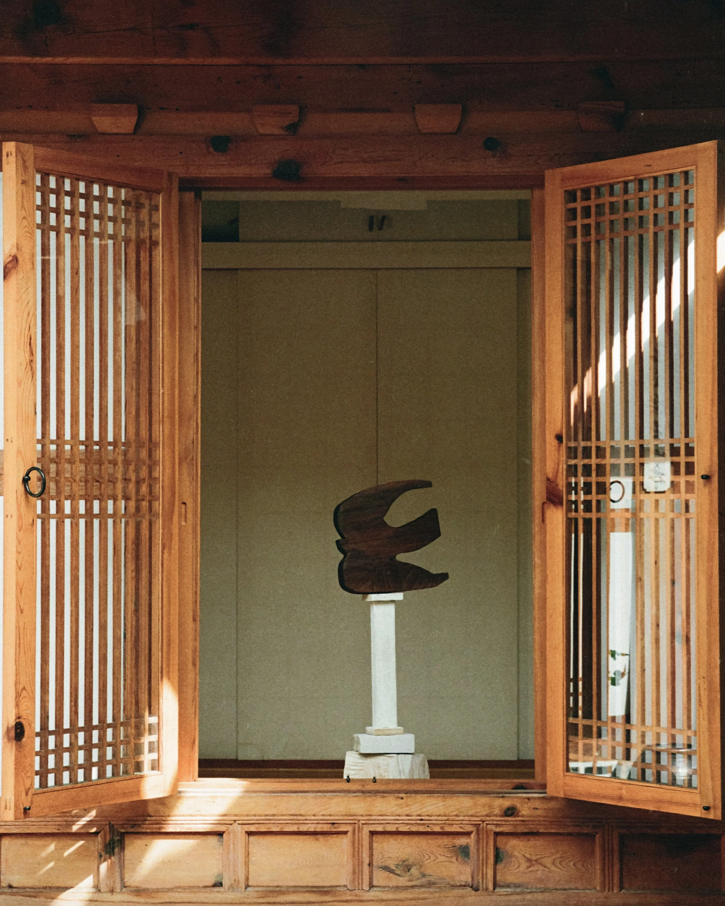 What interests me about Rosa Park @rosaliapark is that she has never simply worked with beautiful objects. She has built entire contexts around them, shaping the way we encounter a photograph, a piece of furniture, a building, a landscape or a work o