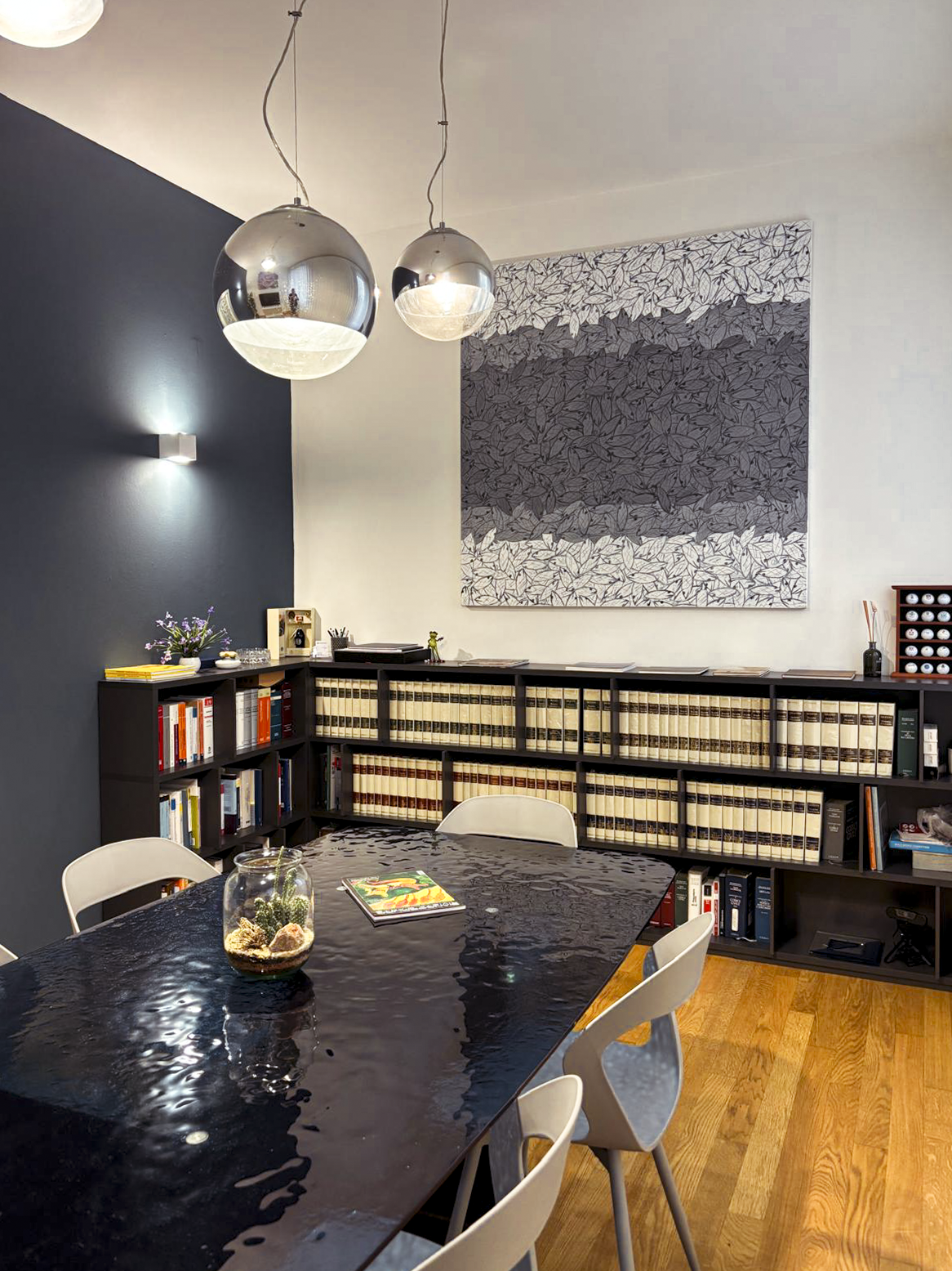 Opere d'arte in esposizione presso lo Studio Legale Santachiara in collaborazione con Bonioni Arte.