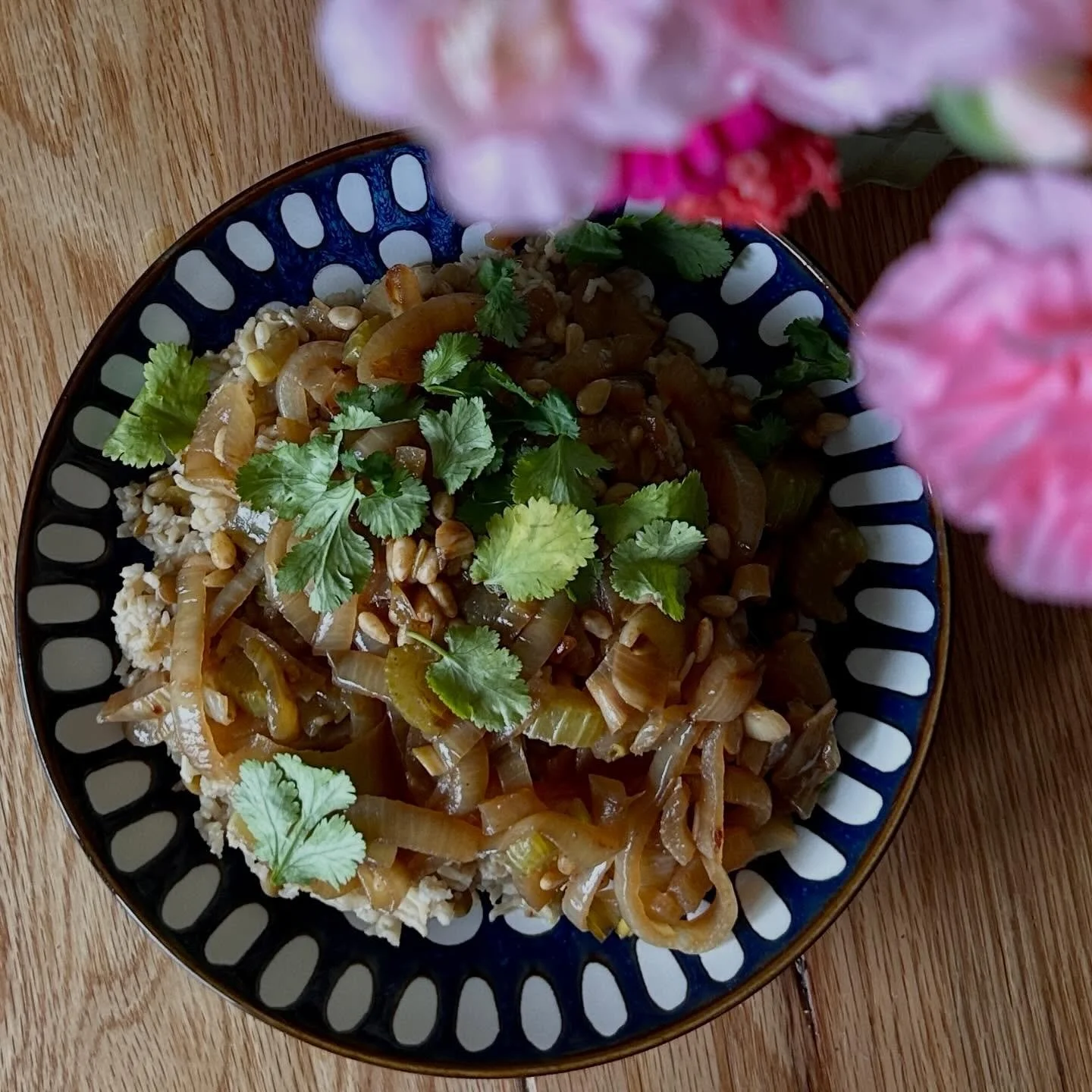 There are a few recipes that are my absolute go to for postpartum. I&rsquo;m adding them slowly to my website to give some inspiration for easy and full of goodness recipes. The next ones will probably be Chicken broth and granola. Any other recipes 