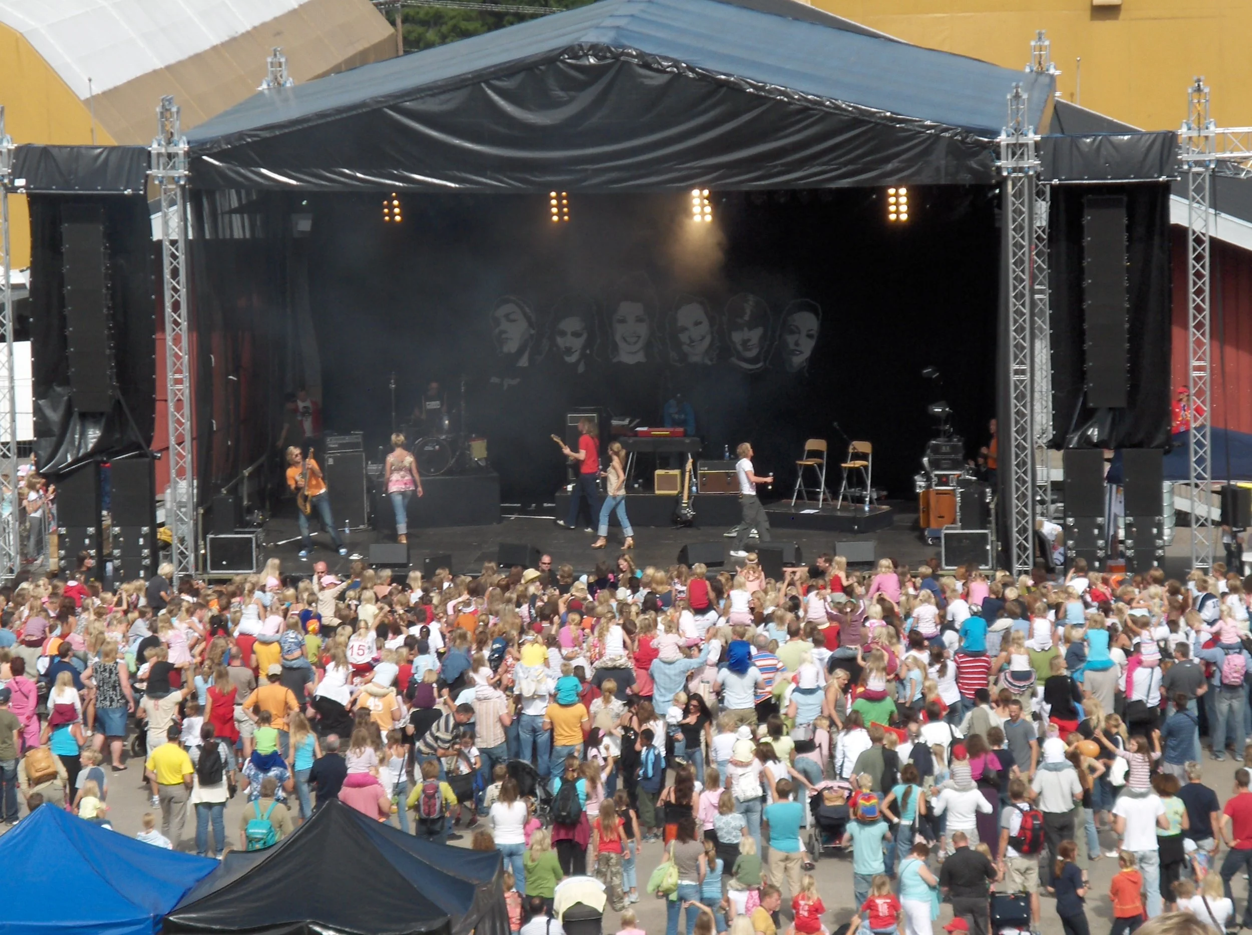 Idol sommerturer for TV 2.