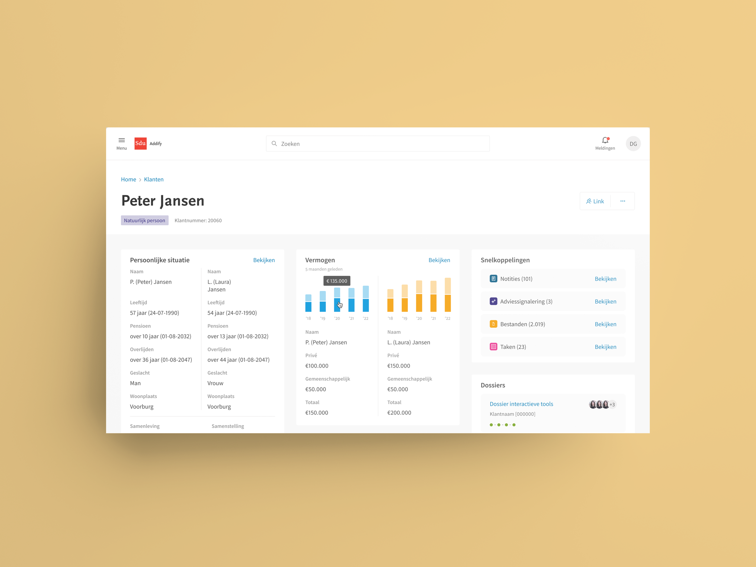 Screenshot van een klantprofiel op een webplatform, met persoonlijke informatie, financiële gegevens en documentlinks voor Peter Jansen.