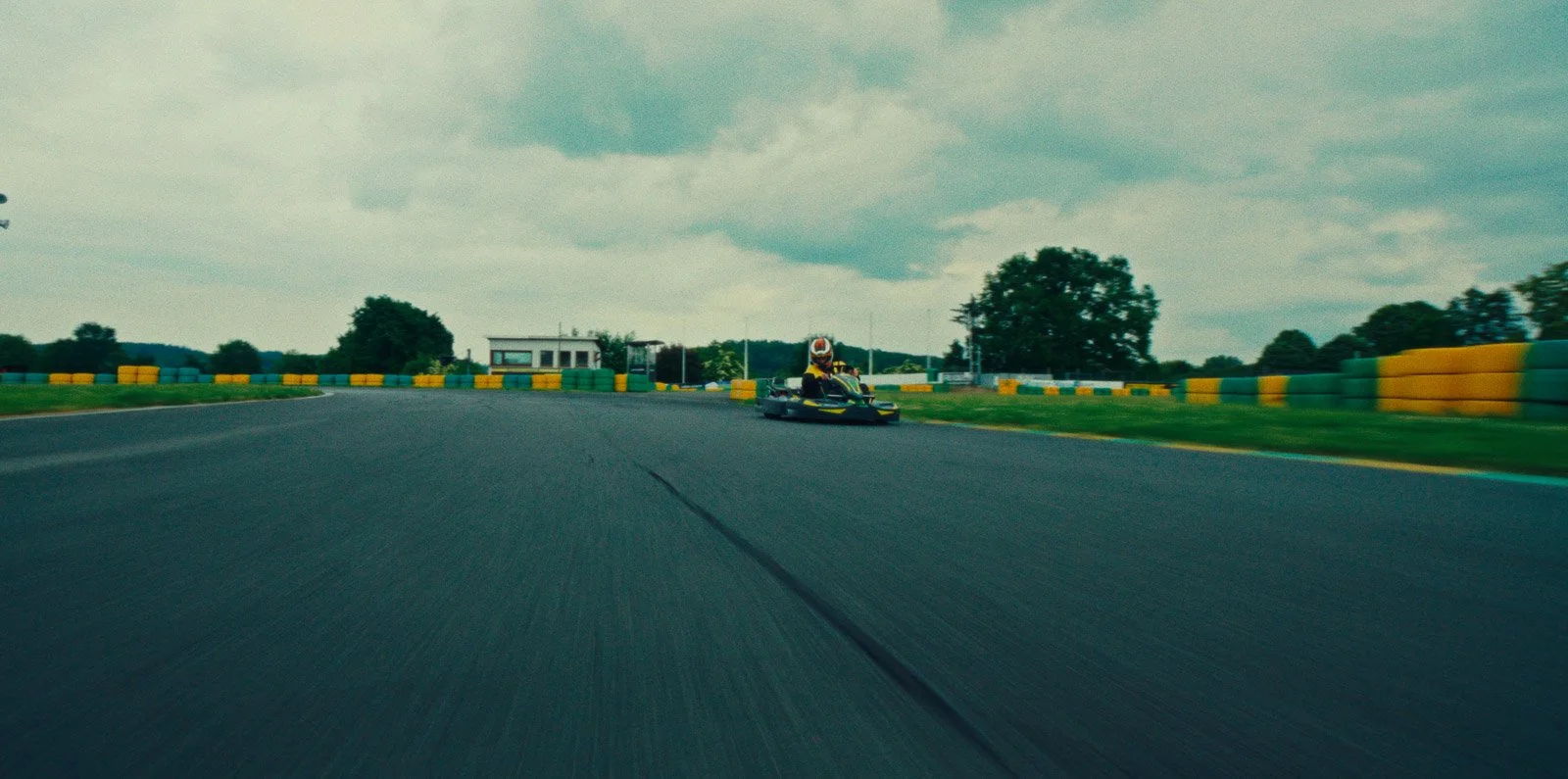 vince-decopa-lights-out-stills-17.jpg