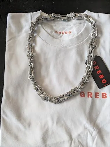 NECKLESS