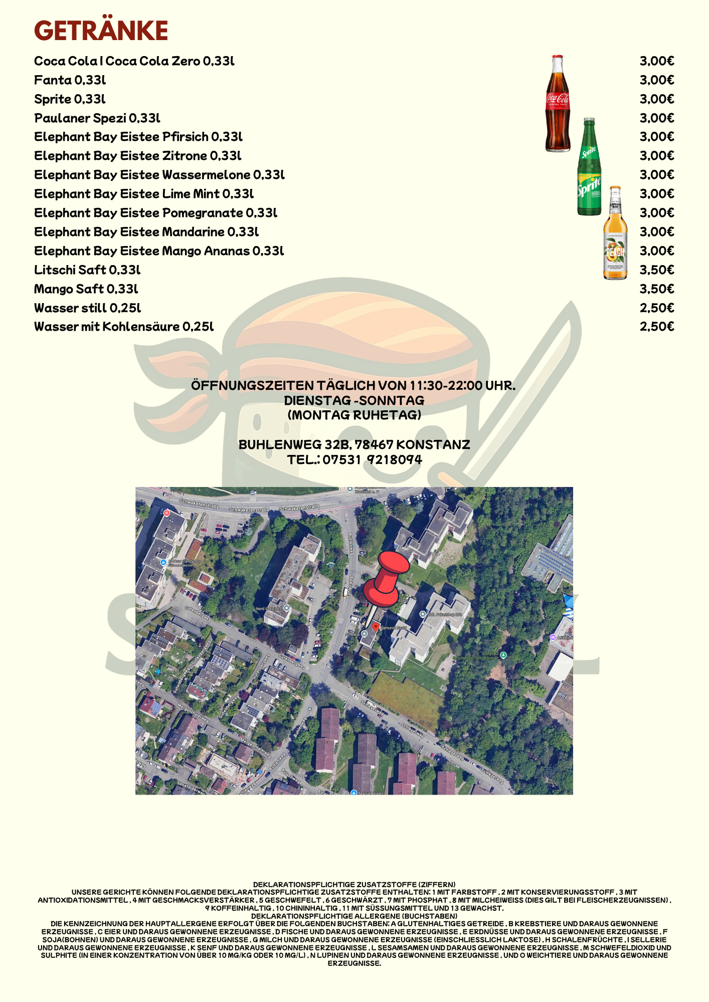 Speisekarte mit Getränken, Preisen und einem Lageplan, inklusive einer Auswahl an Softdrinks, Säften und Wasser, sowie Öffnungszeiten und Adresse.