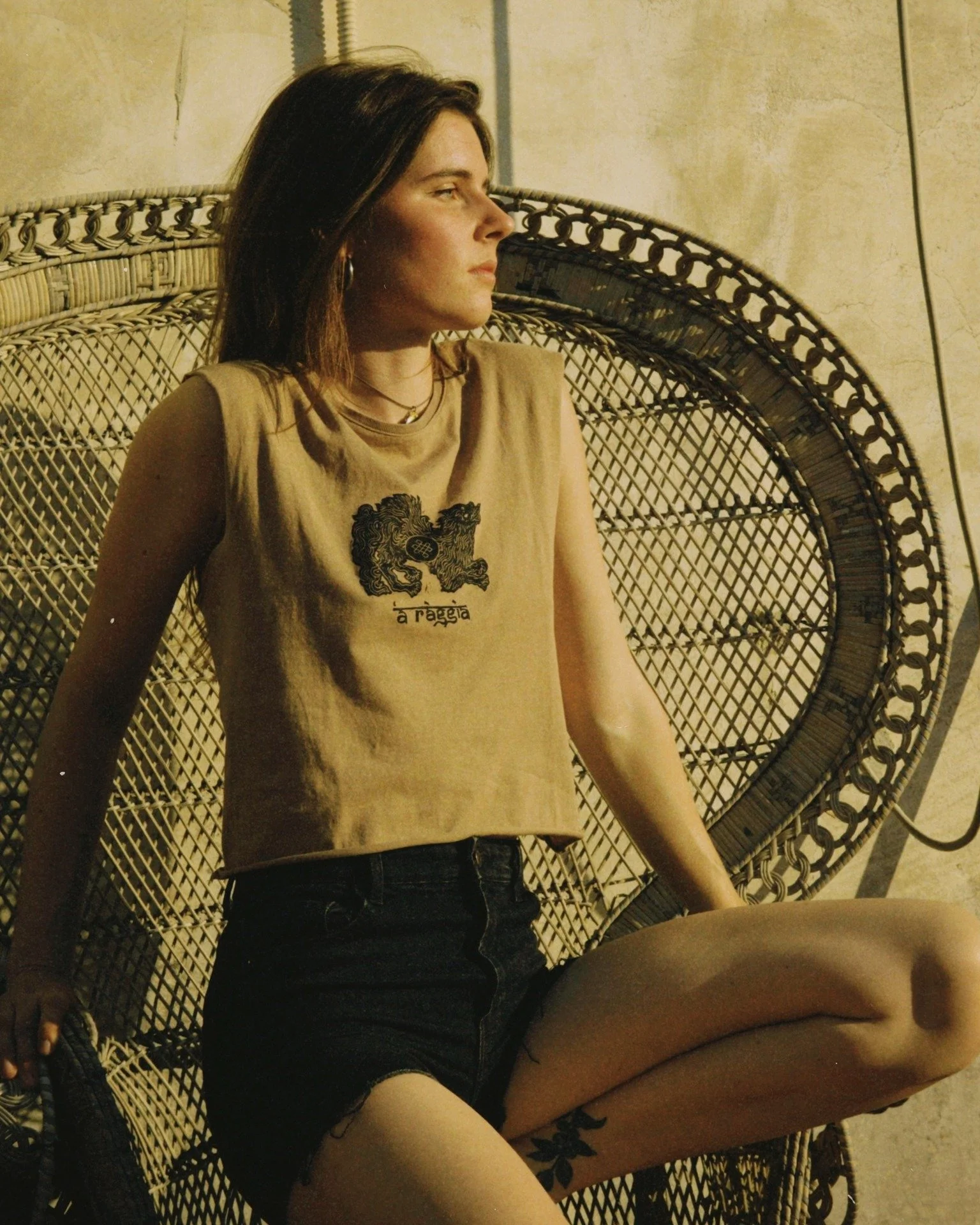 Staring off into the sunset and feeling that r&agrave;ggia 🗡

📸 by @gianlucahayes