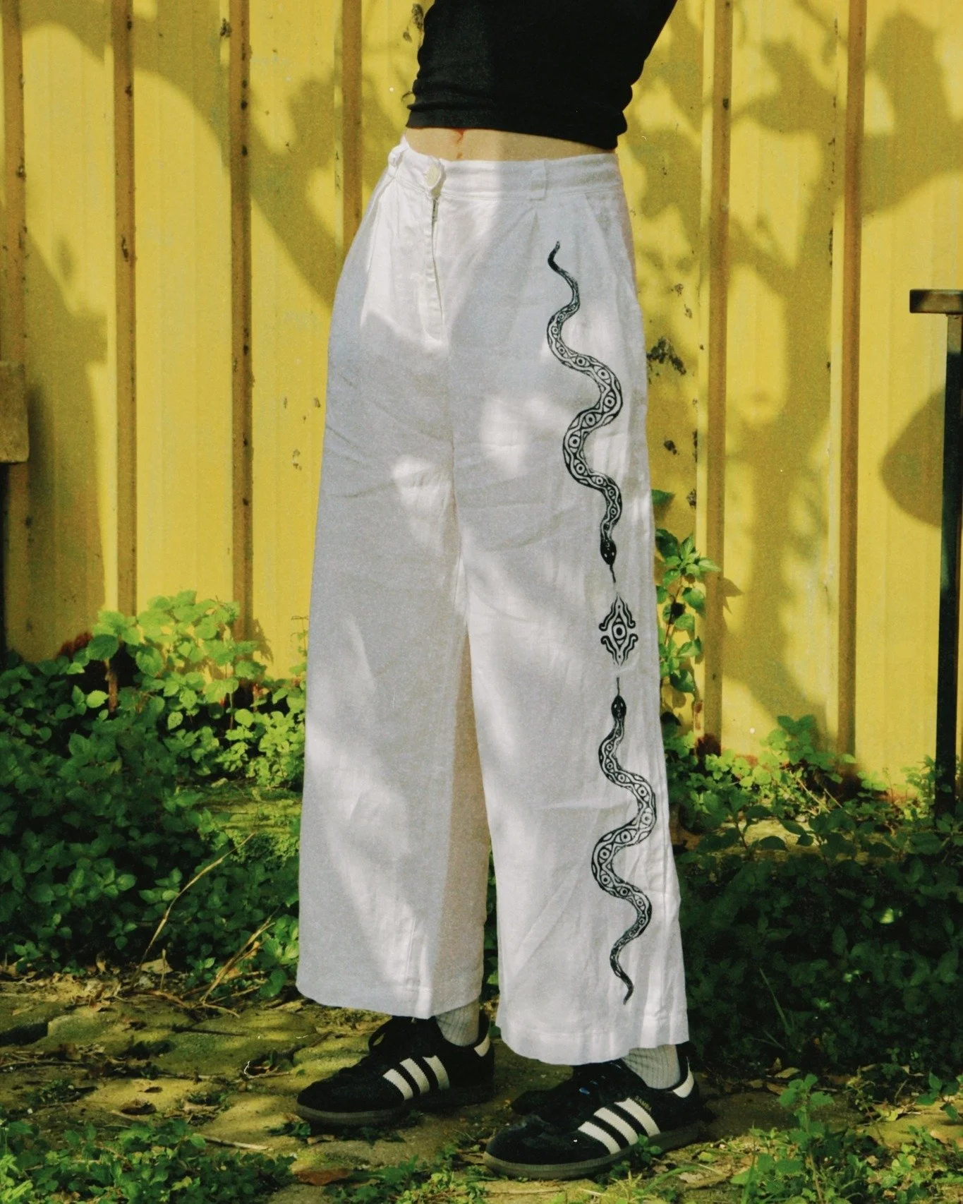 Upcycled linen snake pants 🐍
Find them through the link in my bio 🌞