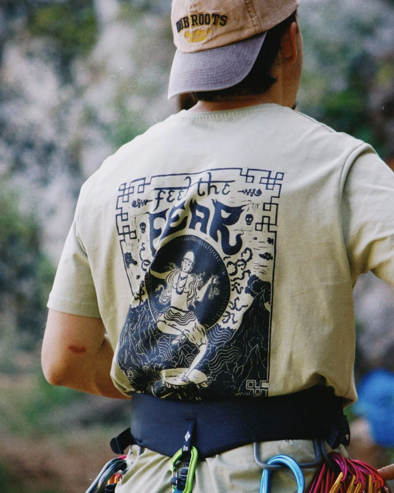 Feel the Fear &amp; Do It Anyway tee now available in sage green 🌿
Find it through the link in my bio 🐲