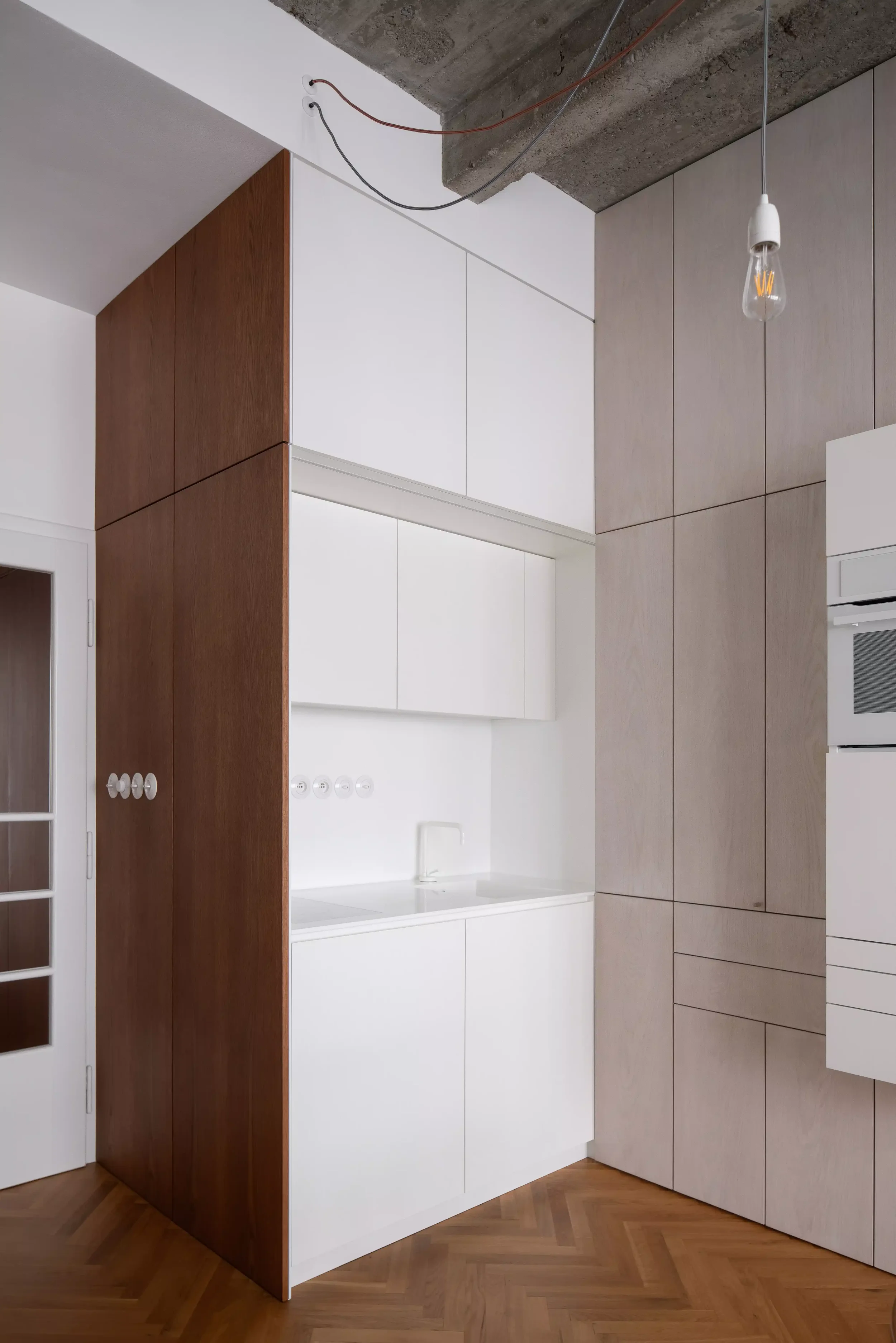 martin-cenek-architecture-functionalist-apartment-alex-shoots-buildings-10.webp