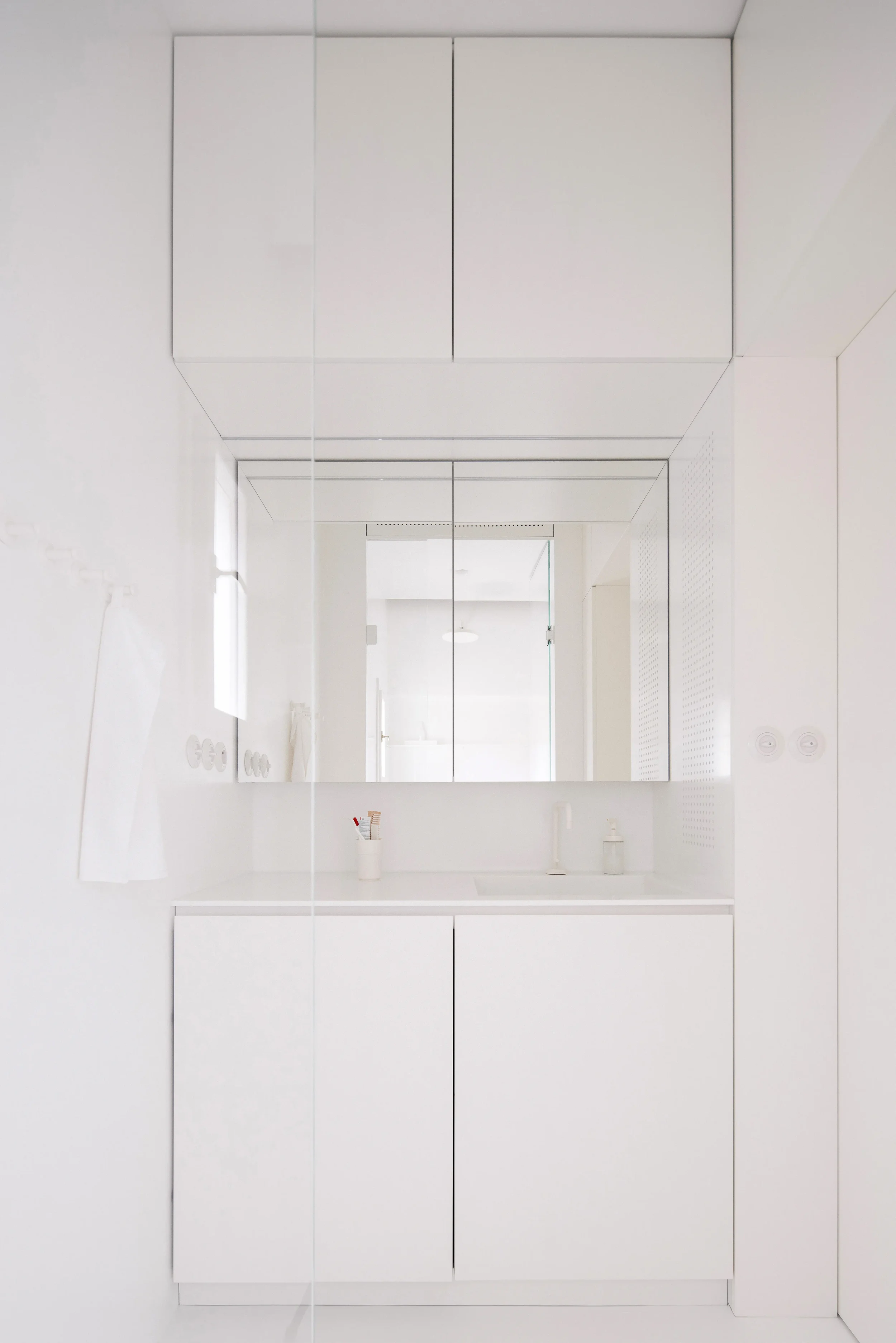 martin-cenek-architecture-functionalist-apartment-alex-shoots-buildings-25-2.webp