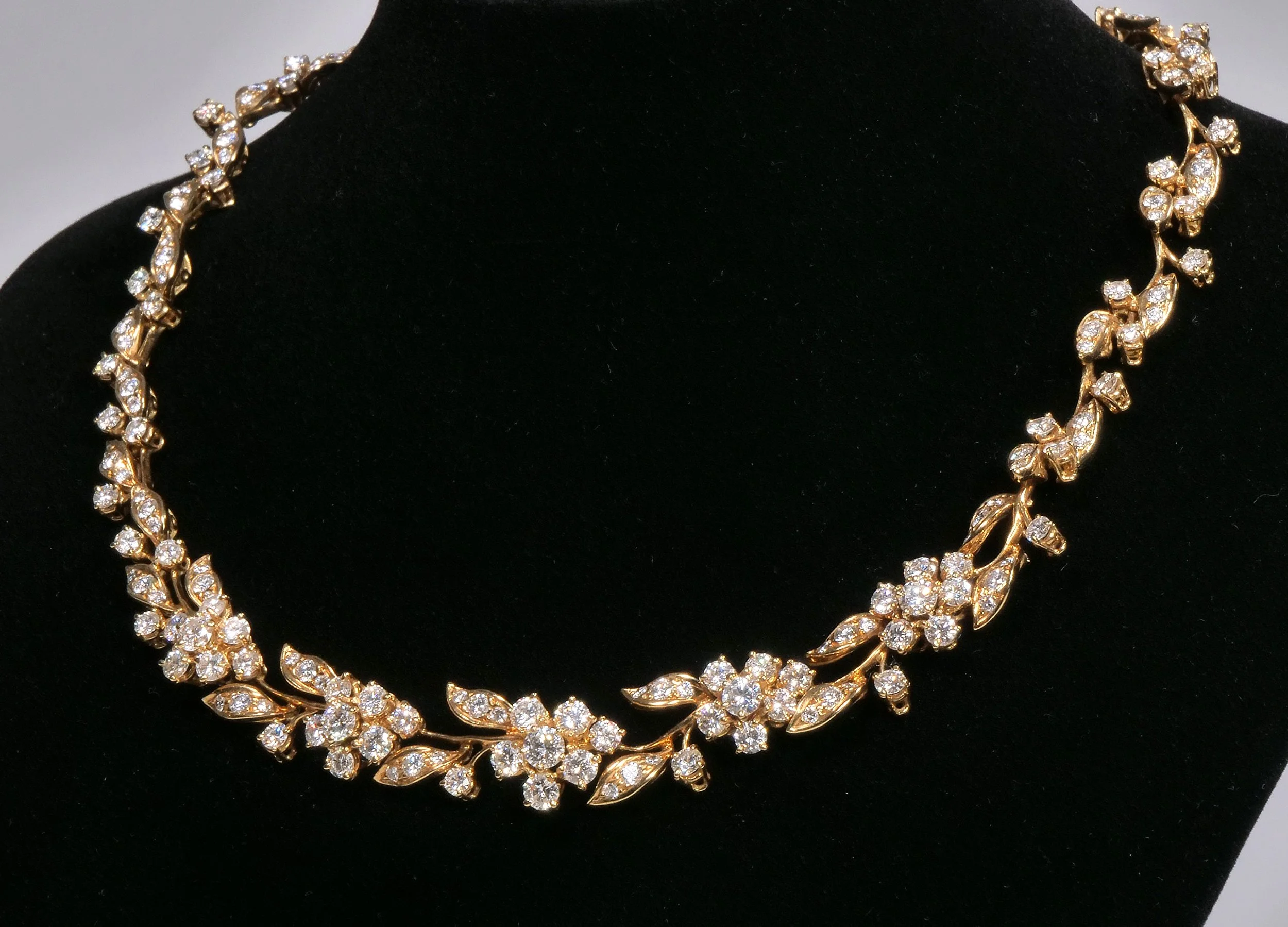 VINTAGE FRENCH DIAMOND & 18k GOLD VINE NECKLACE / HAMMER: $7,500