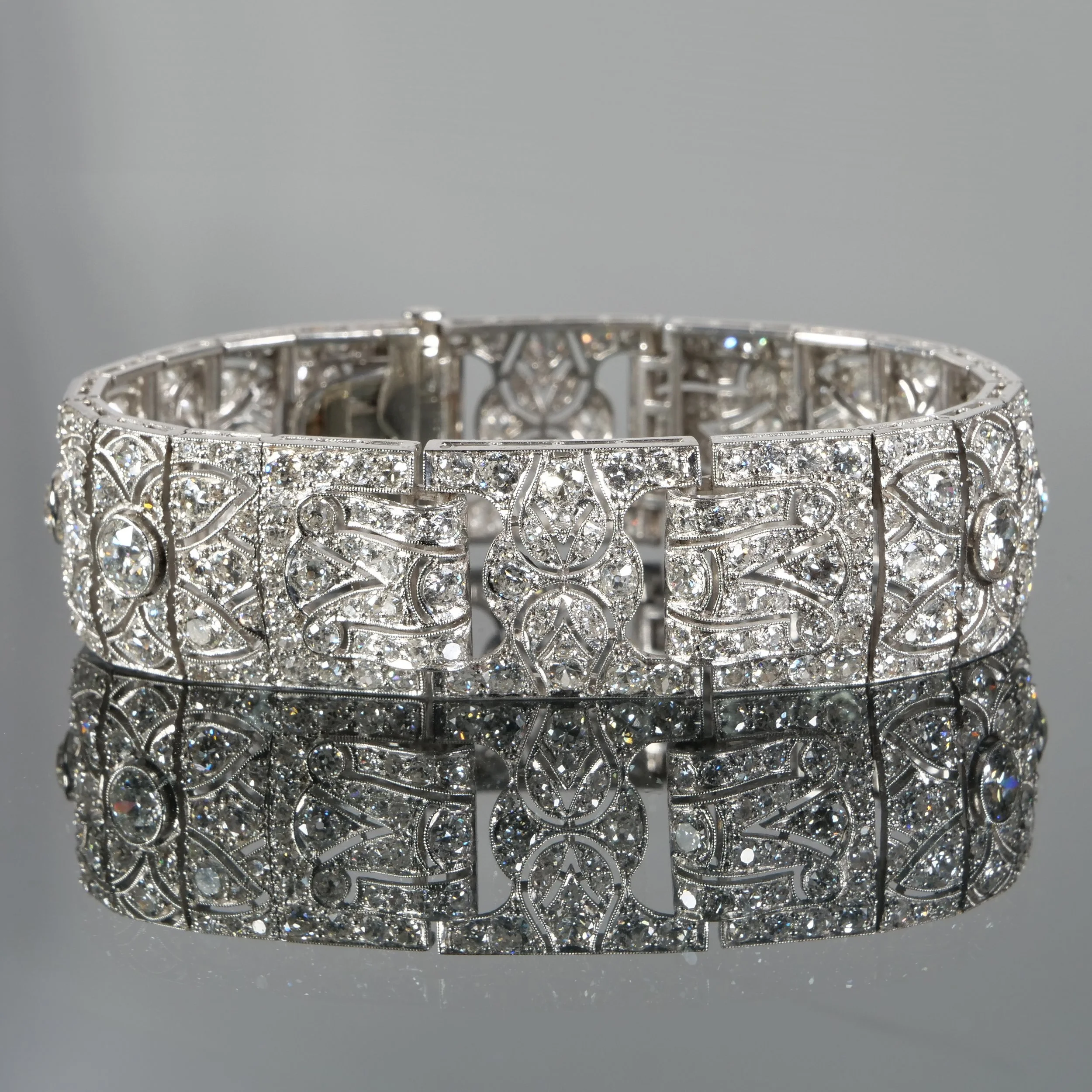 FRENCH ART DECO DIAMOND BRACELET | Hammer: $11,000