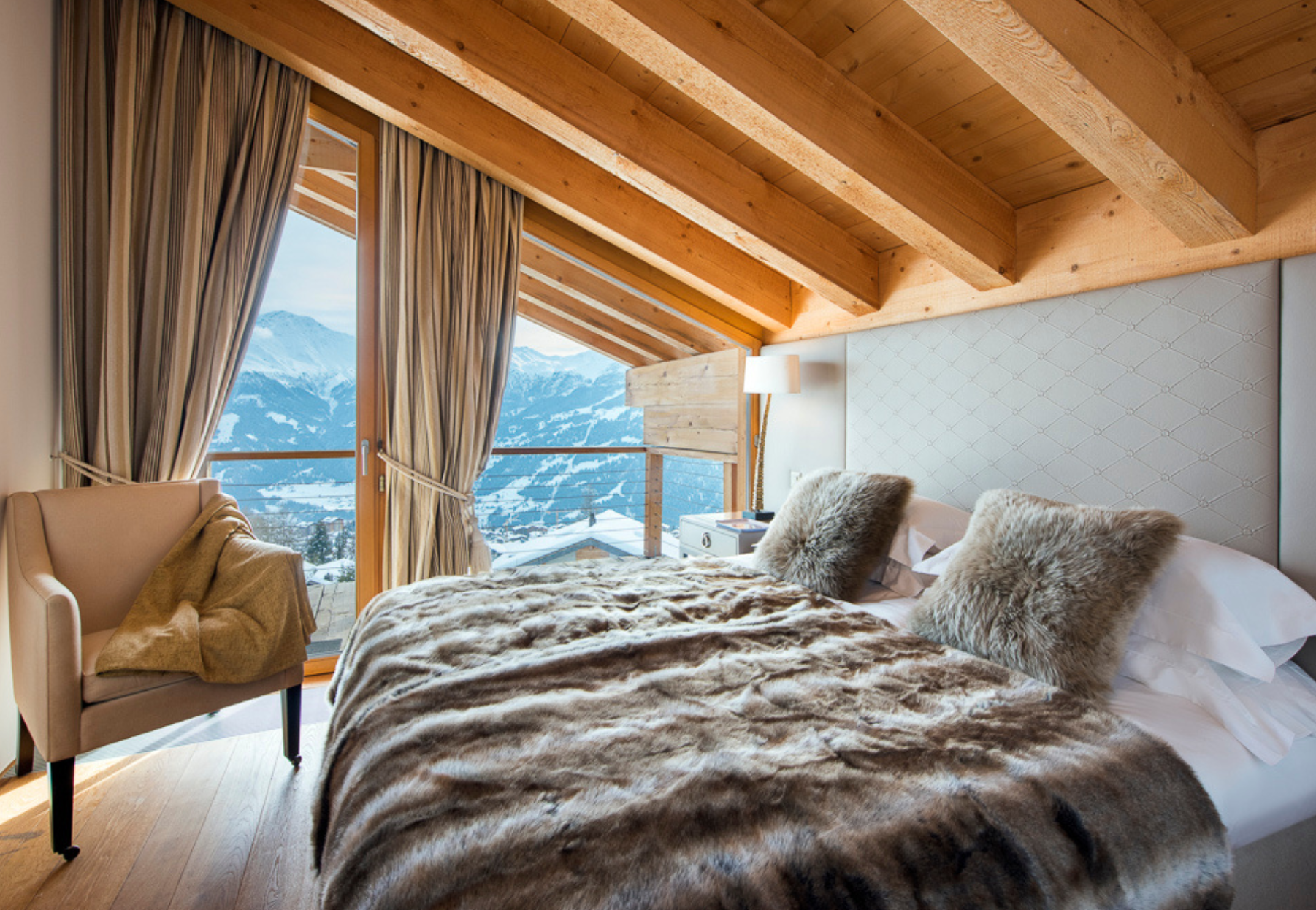 DELUXE SHARED-BATHROOM ROOM

DELUXE DOUBLE BEDROOM 

£22,000 per person

A beautifully designed double room offering premium comfort with access to a high-quality shared bathroom.
Perfect for guests who want the full SEEKR experience at a more access