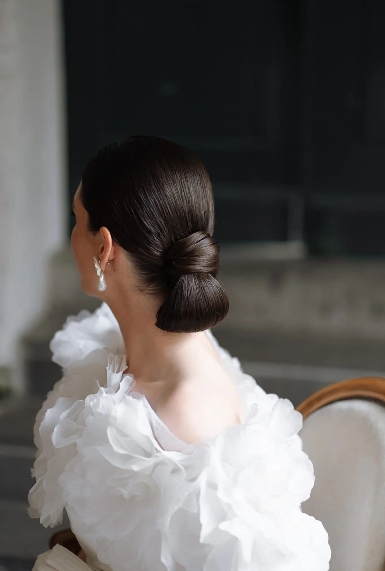 Hochwertiges Bridal Hairstyling für eine elegante Hochzeit