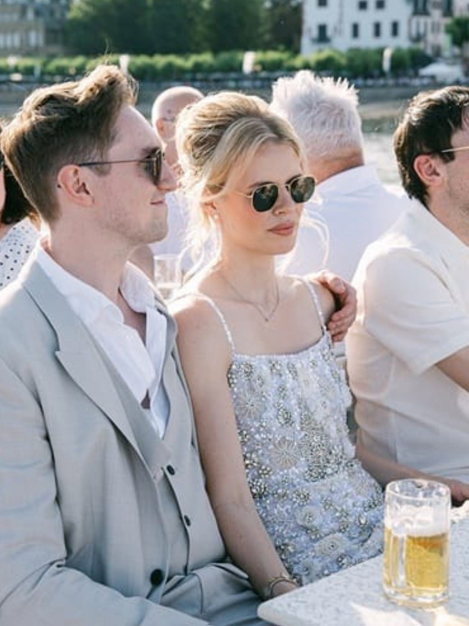 Brautpaar Boot Hochzeit modernes Brautstyling