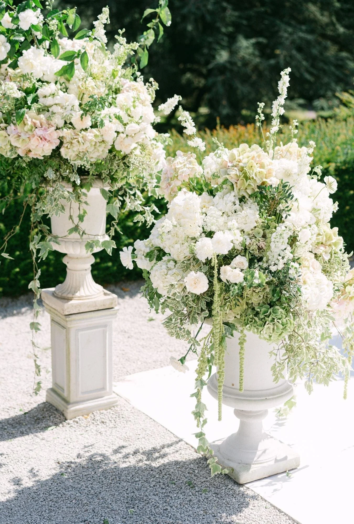 Detailaufnahme Blumenschmuck auf einer Hochzeit 