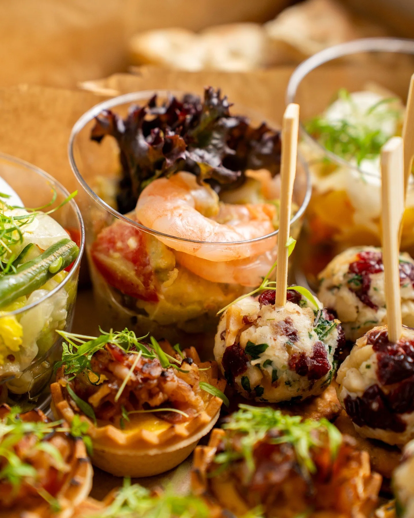 ✨ Bonjour, Ap&eacute;ro Pavillon! ✨

Megannyi &ouml;tletel&eacute;s, tervez&eacute;s, pr&oacute;bafőz&eacute;s ut&aacute;n m&aacute;r elmondhatjuk nektek, hogy hamarosan elvissz&uuml;k nektek P&aacute;rizs &iacute;zeit.

#pavillondeparis #pavillondep