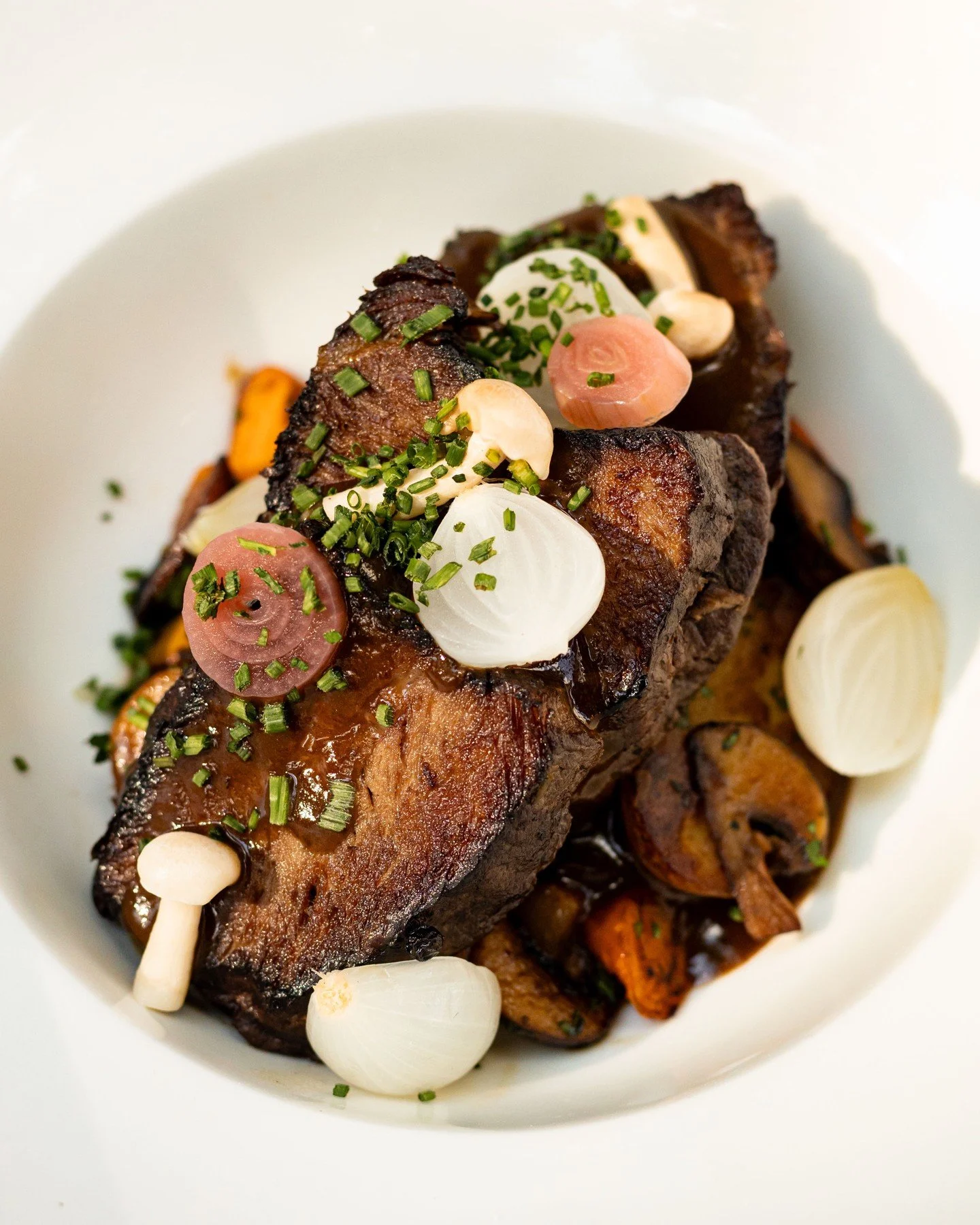 Soksz&iacute;nűek, v&aacute;ltozatosak, fejelehetetlenek - ilyenen t&eacute;li &eacute;tlapunk fog&aacute;sai. ✨

#pavillondeparis #pavillondeparisbudapest #frenchrestaurant