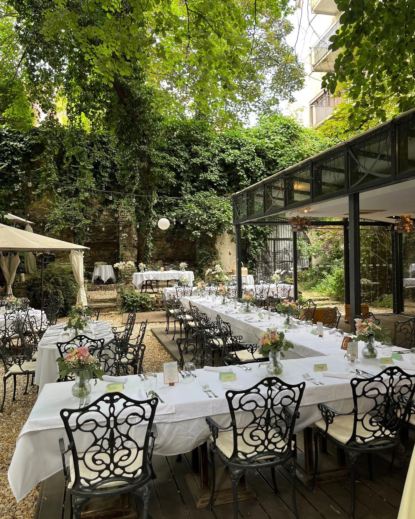 Kert&uuml;nk sok &eacute;ve m&aacute;r az egyik legkedveltebb esk&uuml;vői helysz&iacute;n Budapesten, de m&eacute;g akad p&aacute;r szabad h&eacute;tv&eacute;g&eacute;nk. 💍✨

K&eacute;rjetek től&uuml;nk szem&eacute;lyre szabott aj&aacute;nlatot &ea