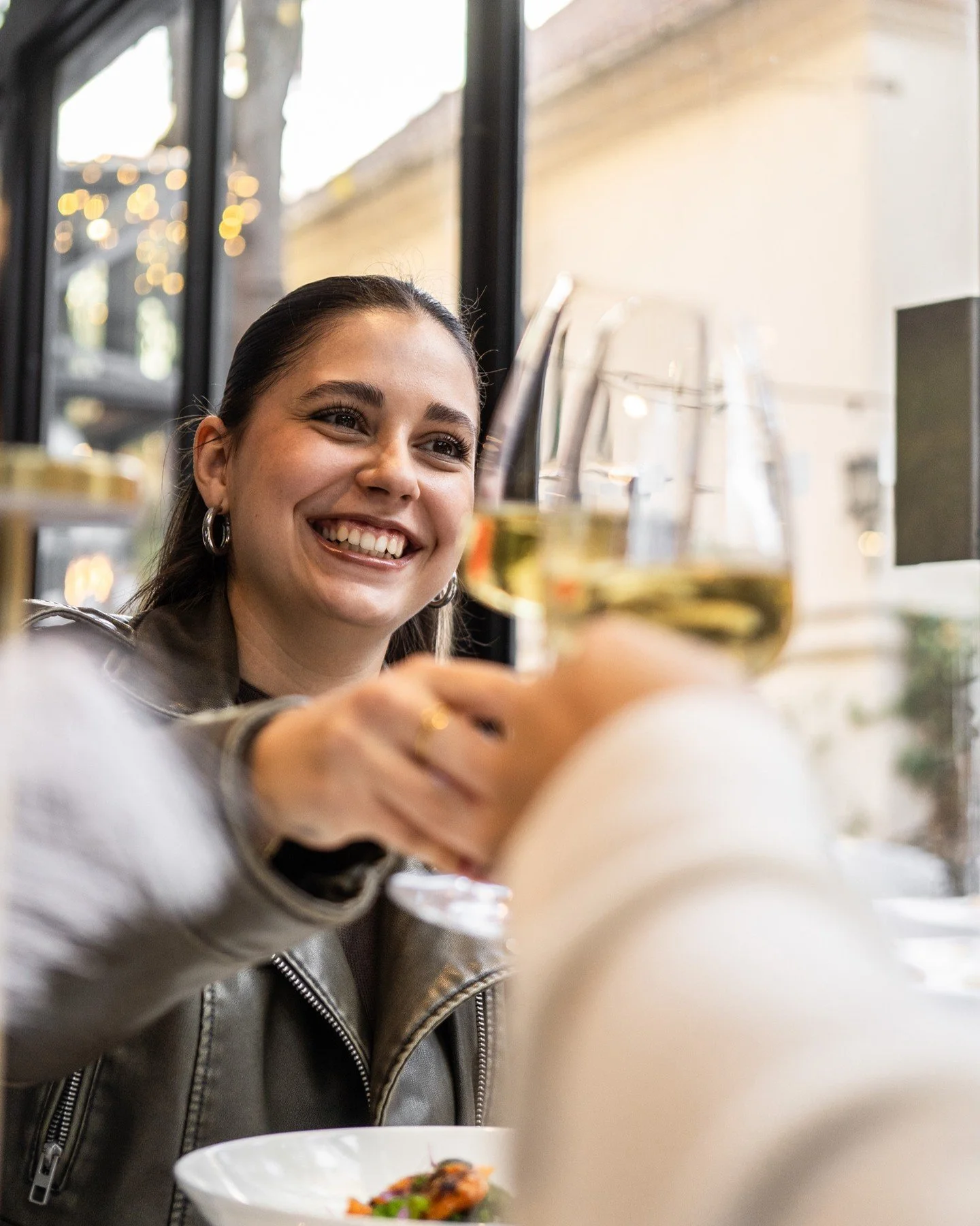 A h&eacute;tv&eacute;g&eacute;n a h&ouml;lgyeket &uuml;nnepelj&uuml;k! ❤️
Szombaton, m&aacute;rcius 7-&eacute;n este 19:00 &oacute;r&aacute;t&oacute;l &eacute;lő zen&eacute;vel v&aacute;runk, a vas&aacute;rnap pedig a fondue-ről fog sz&oacute;lni! 🫕