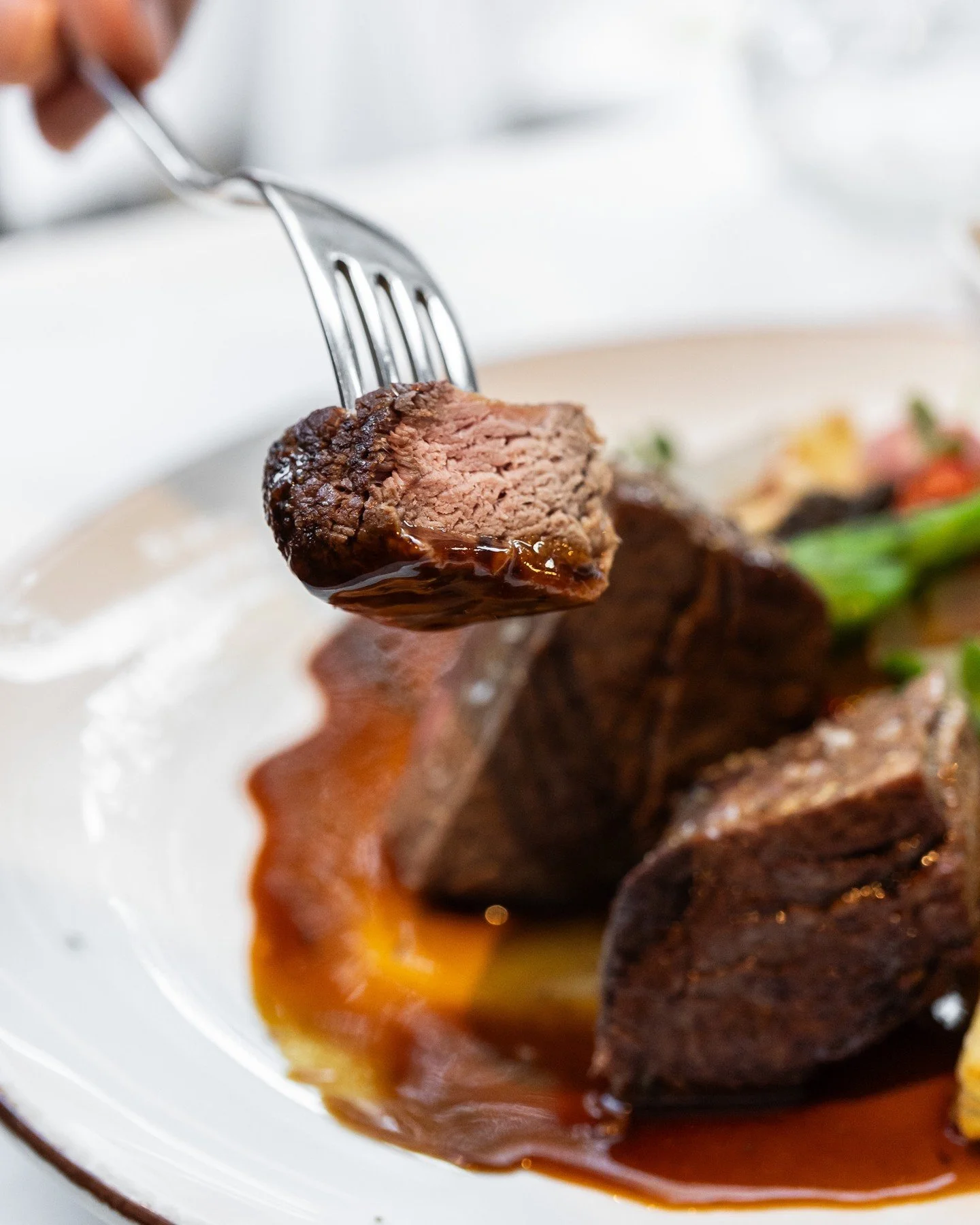 T&eacute;li &eacute;tlapunkr&oacute;l nem hi&aacute;nyozhat a steak. ✨

#pavillondeparis #frenchretaurant #pavillondeparisbudapest