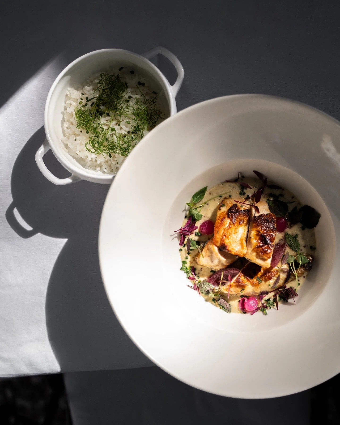 K&ouml;nnyedebb fog&aacute;sokat is tal&aacute;lsz &eacute;tlapunkon. ✨
Ilyen p&eacute;ld&aacute;ul supreme csirkemell&uuml;nk, dijoni must&aacute;rm&aacute;rt&aacute;ssal t&aacute;lalva.

#pavillondeparis #pavillondeparisbudapest #frenchrestaurant