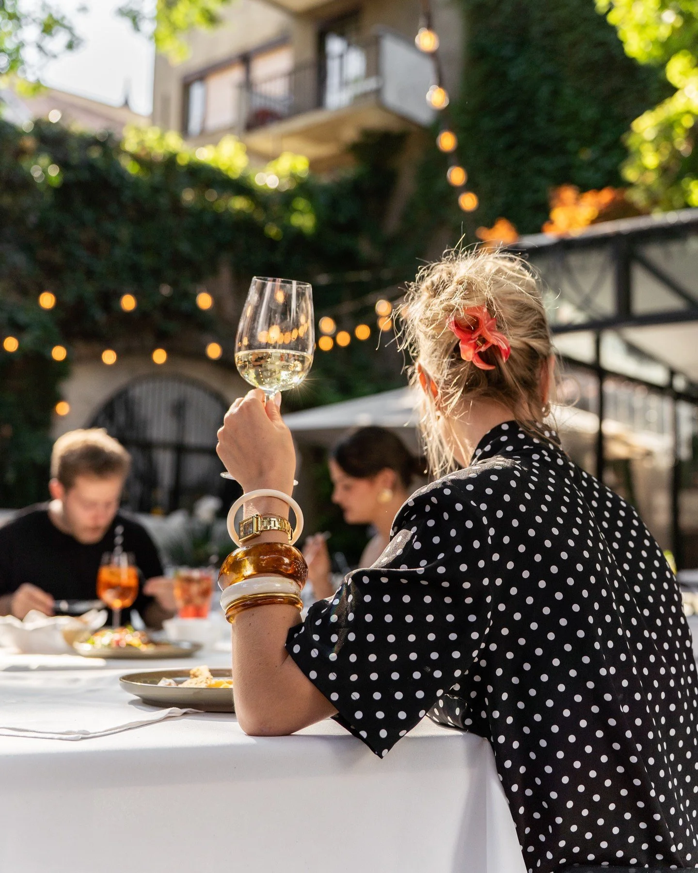 Hossz&uacute;h&eacute;tv&eacute;ge, naps&uuml;t&eacute;s, kert, szombaton pedig brunch! ✨
🔗 https://www.pavillondeparis.hu

#pavillondeparis