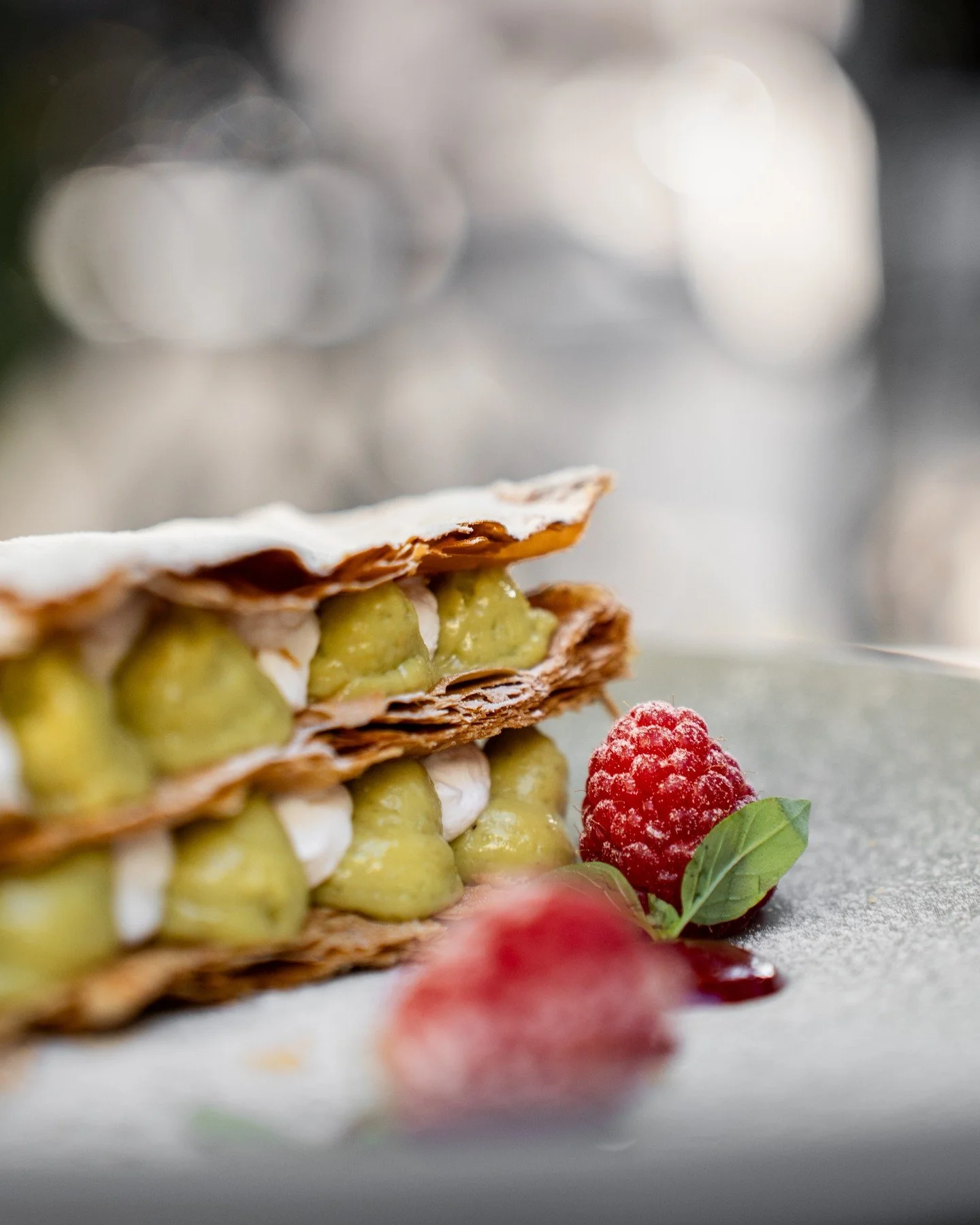 &sim; MILLE FEUILLE, PISTACHE, FRAMBOUSE &sim;

#pavillondeparis #millefeuille #piszt&aacute;cia #desszert #franciadesszert