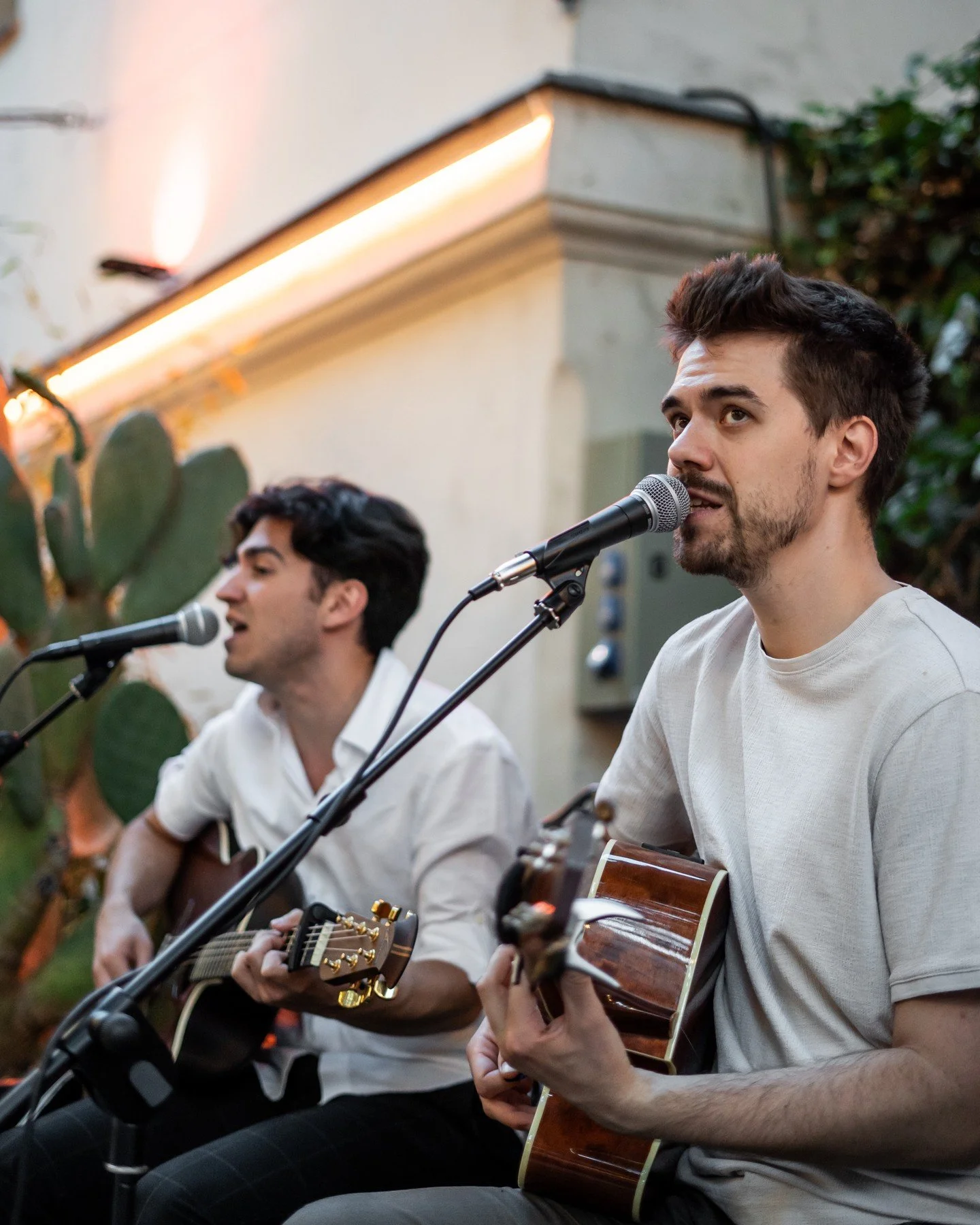 P&eacute;ntek este &eacute;lő zen&eacute;vel v&aacute;runk a kertben! 🎵🇫🇷

#pavillondeparis #pavillondeparisbudapest #livemusic #budapestrestaurant #frenchrestaurant
