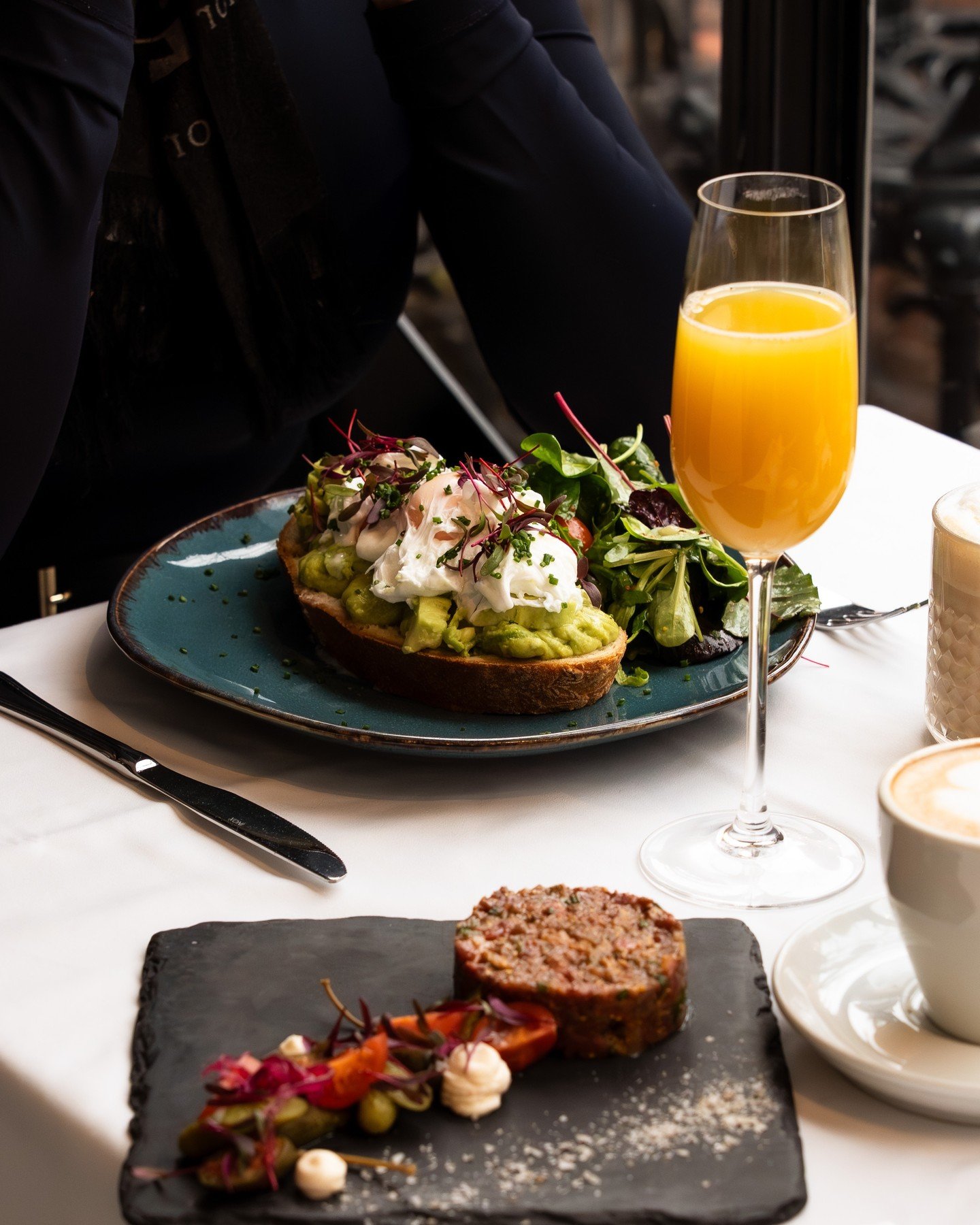 Szombat. Brunch. 🇫🇷🥐
Francia falatok, lass&uacute; d&eacute;lut&aacute;nok, z&ouml;ldellő f&aacute;k &eacute;s t&ouml;rt&eacute;nelmi v&aacute;rfalak.

Foglaljatok asztalt, nehogy lemaradjatok:
📞 +36 30 711 1135
🔗 Link a BIO-ban.

#pavillondepar