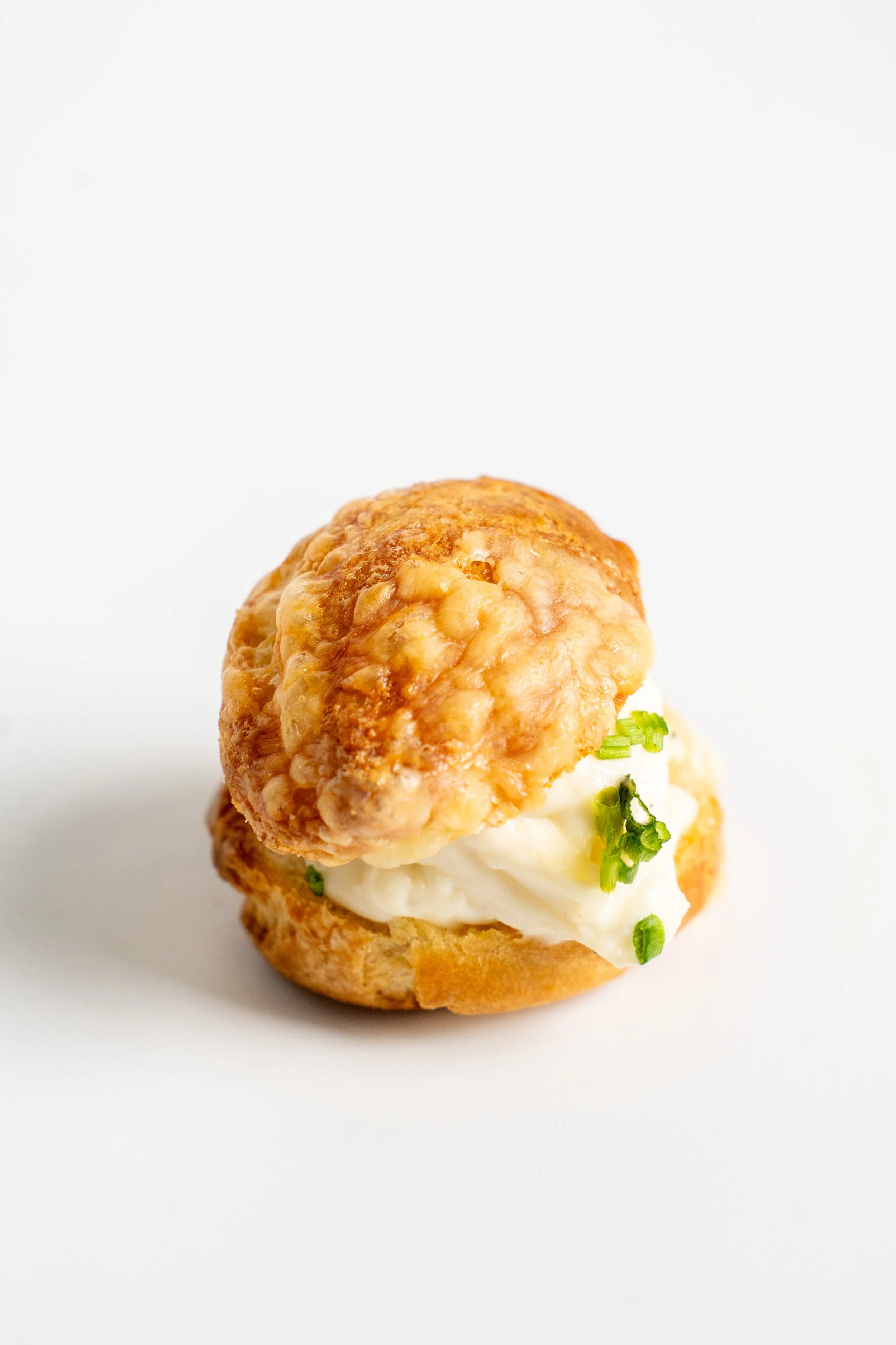 Sajtkrémmel töltött gougeres