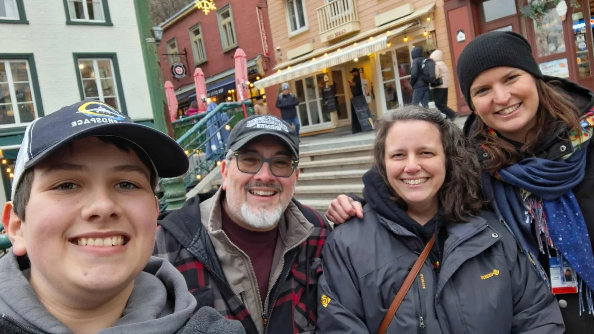 Derni&egrave;rement, j&rsquo;ai eu la chance de guider une adorable famille du New Hampshire. John, &agrave; gauche, avait choisi Qu&eacute;bec comme destination pour son cadeau d&rsquo;anniversaire, offert par ses parents, Dave et Shannon.

J&rsquo;